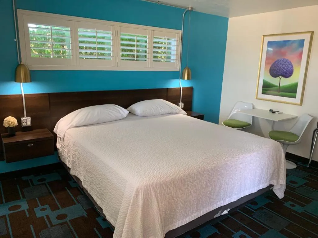 Bed in The Sands Motel