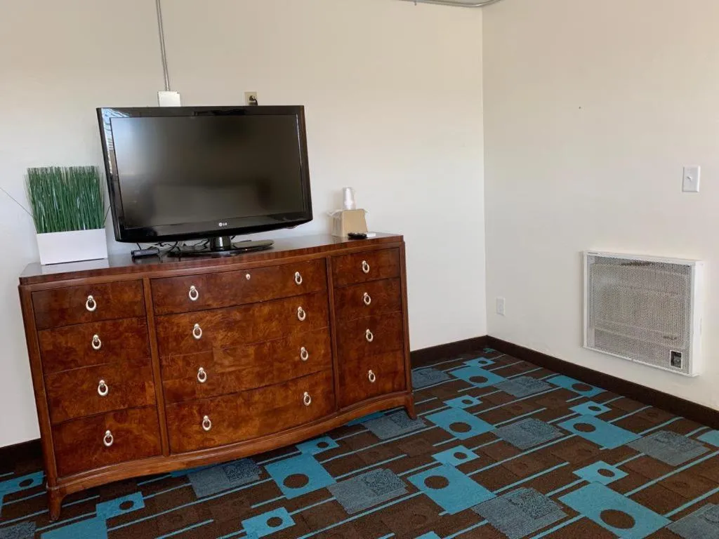 TV and multimedia in The Sands Motel