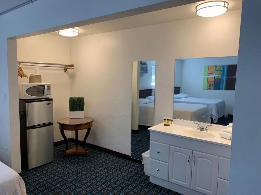 Bed in The Sands Motel