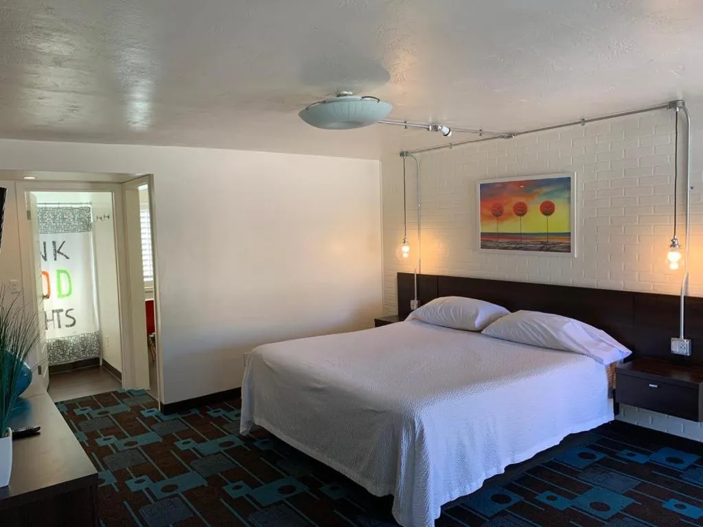 Bed in The Sands Motel