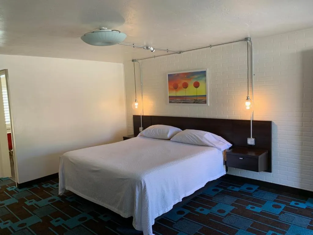 Bed in The Sands Motel