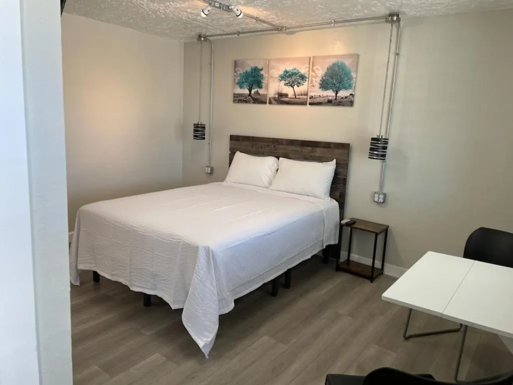 Bed in The Sands Motel