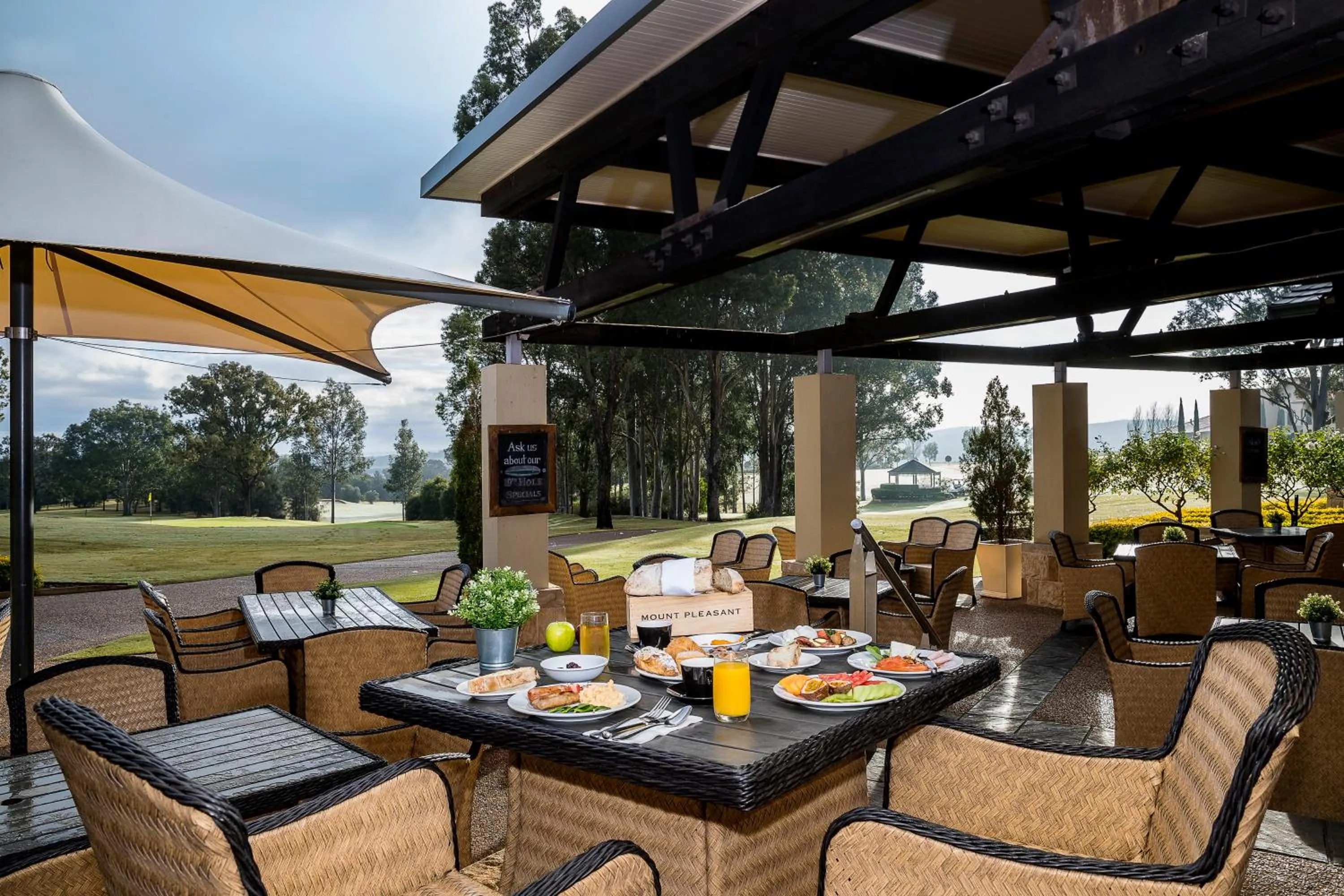 Restaurant/places to eat in Grand Mercure the Vintage, Accor Vacation Club Apartments