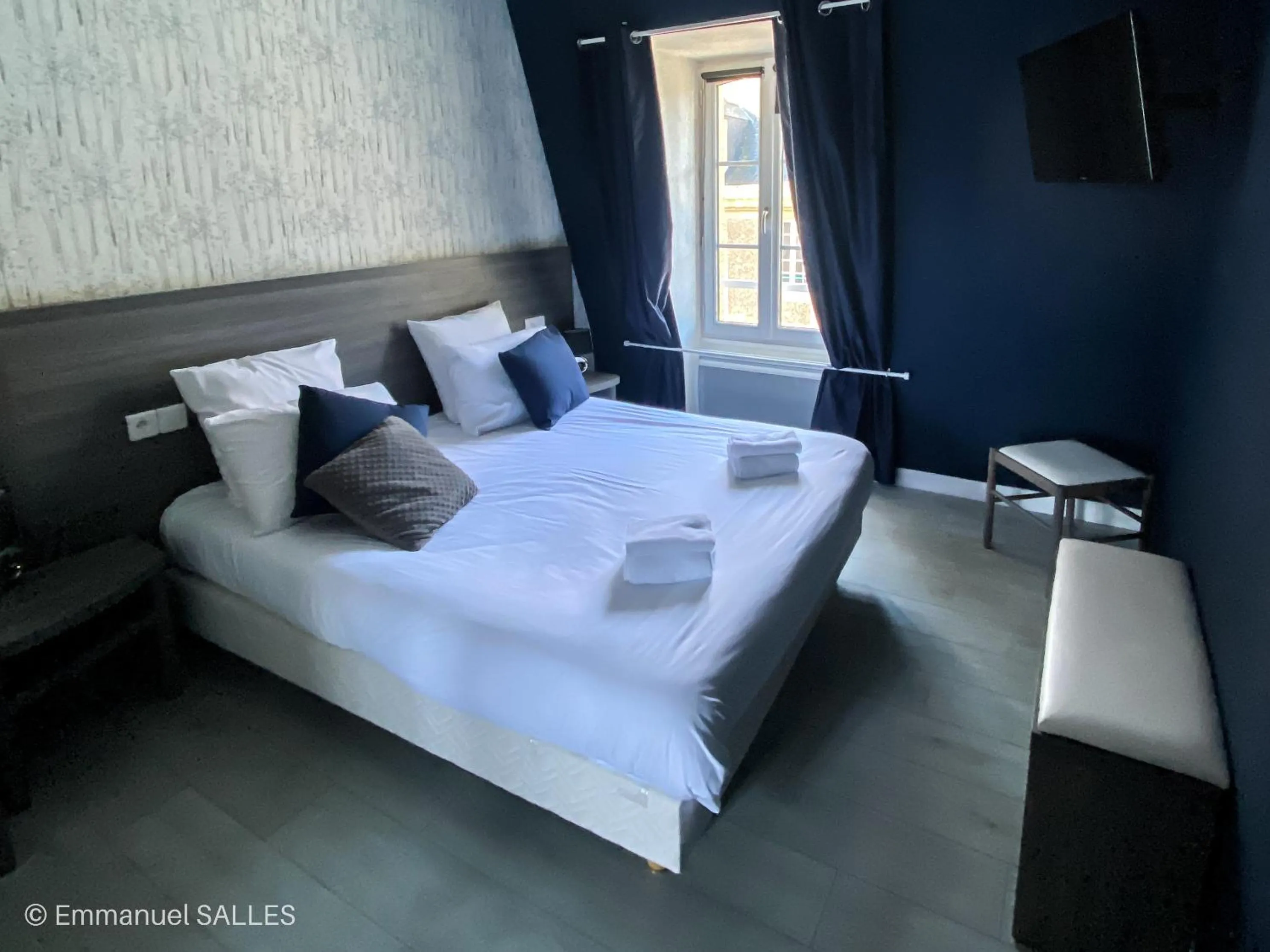 Bedroom, Bed in Hôtel Le Saint Patrice