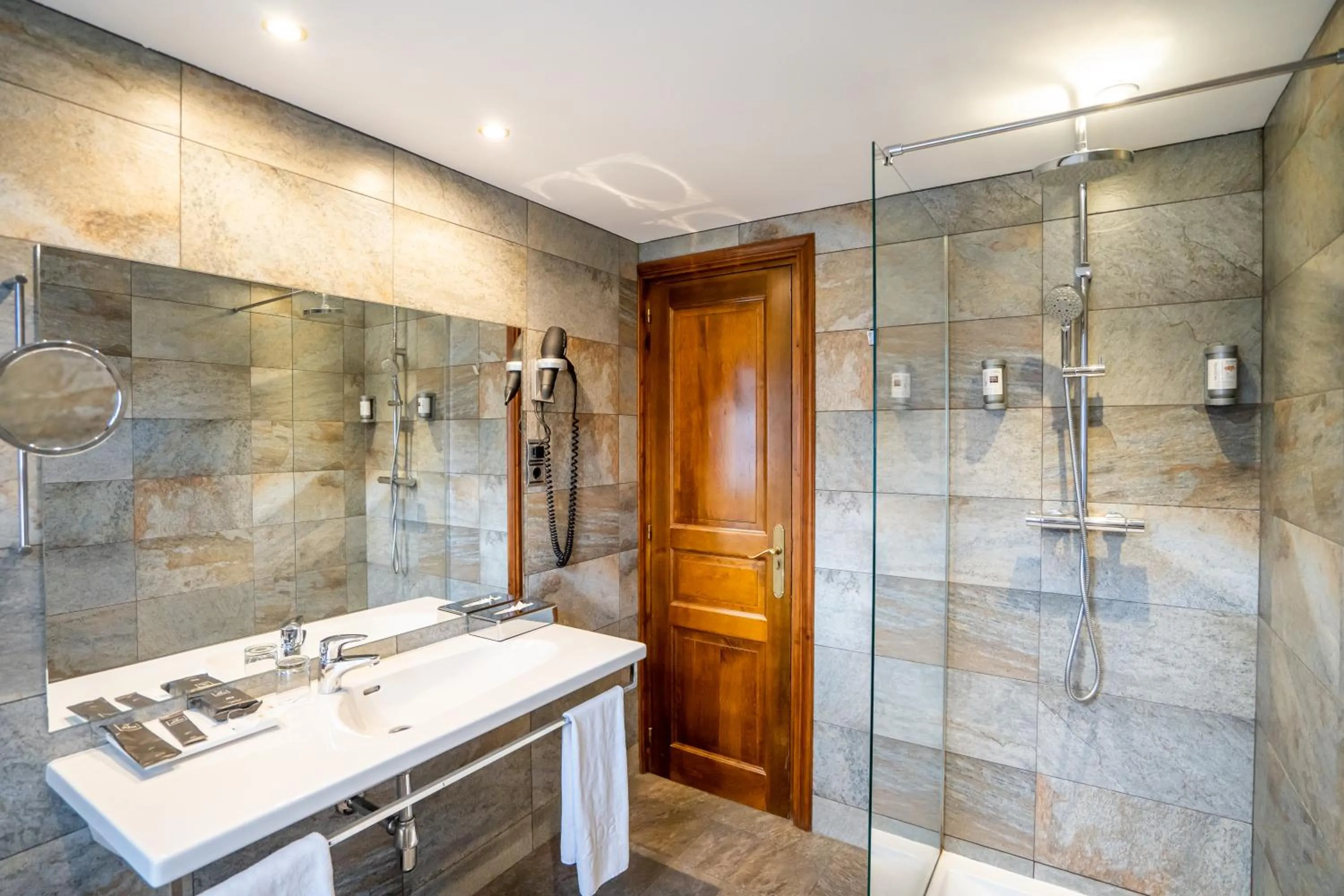 Bathroom in Abba Xalet Suites Hotel