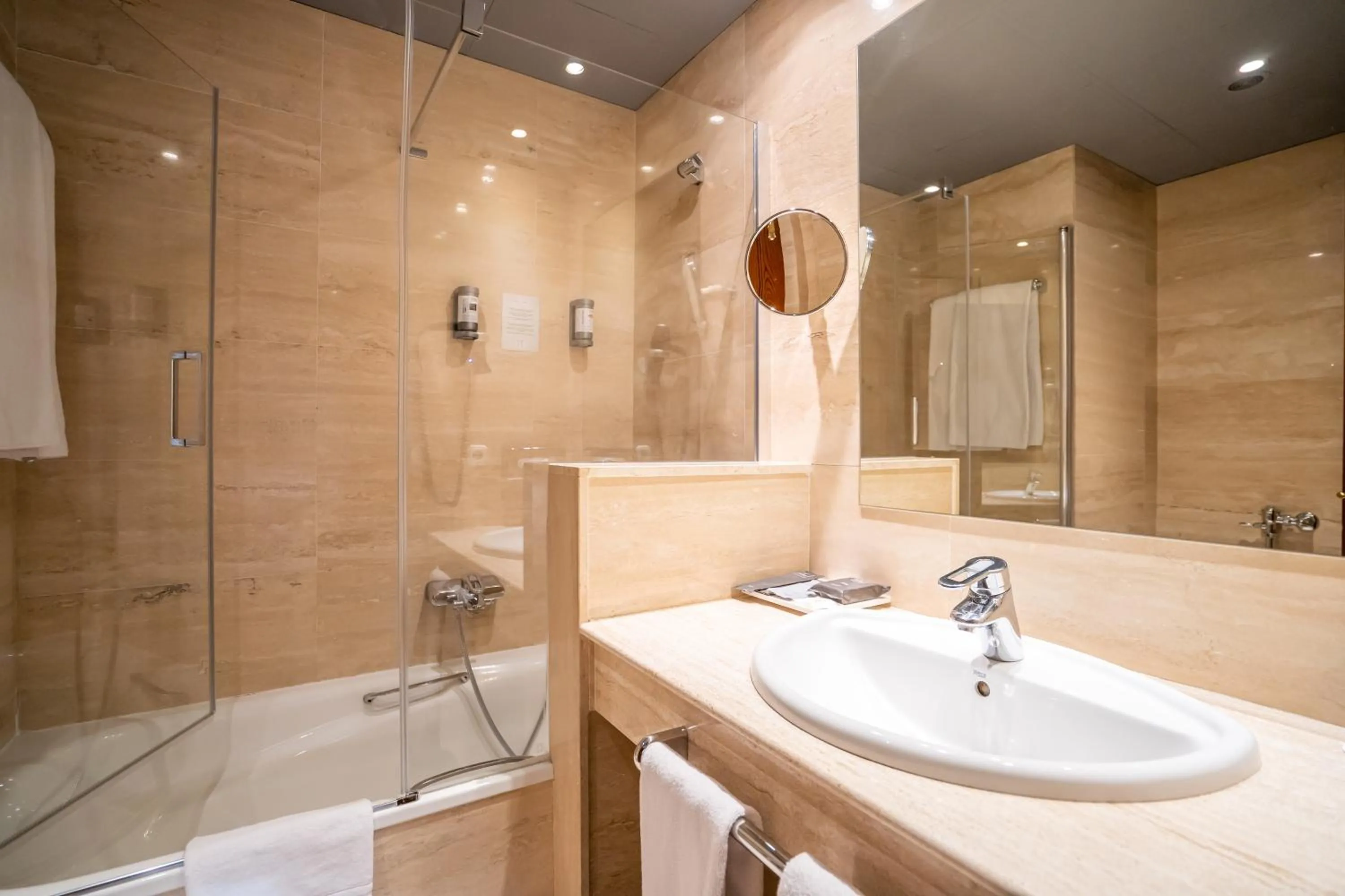 Bathroom in Abba Xalet Suites Hotel