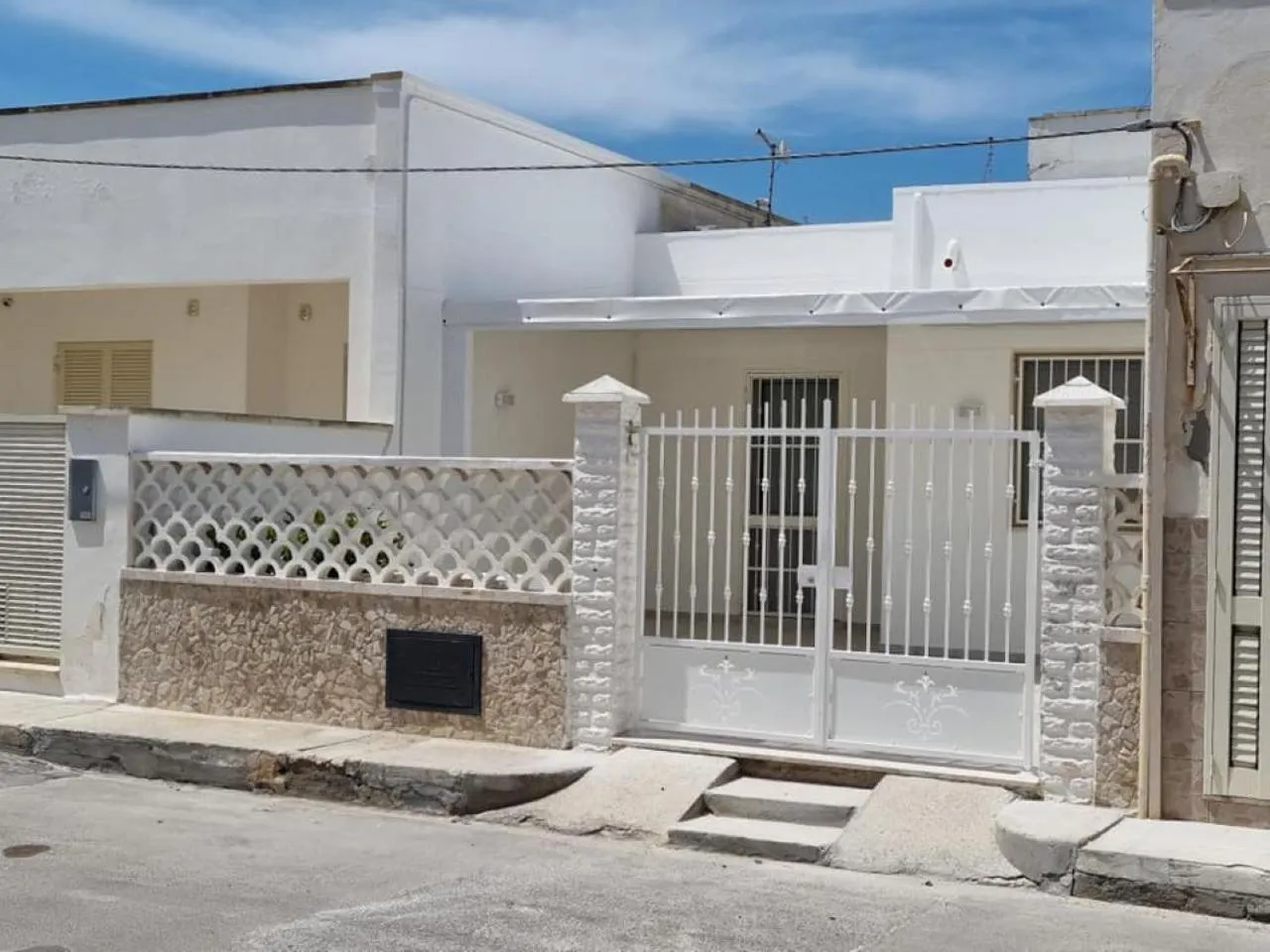 Facade/entrance in Alvaro Holiday Home