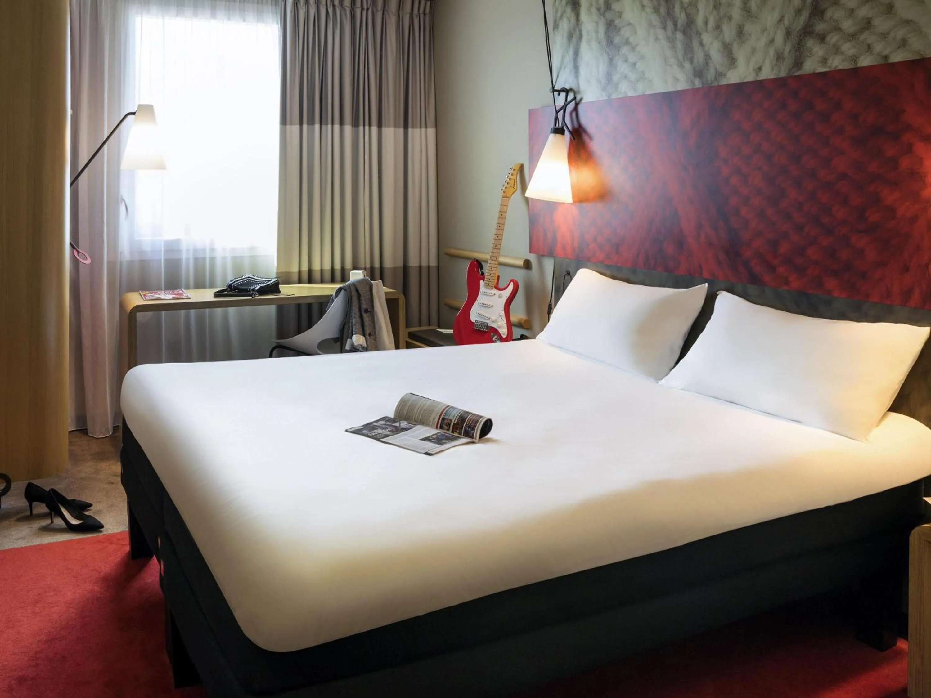 Bedroom, Bed in ibis Saint Quentin en Yvelines - Vélodrome