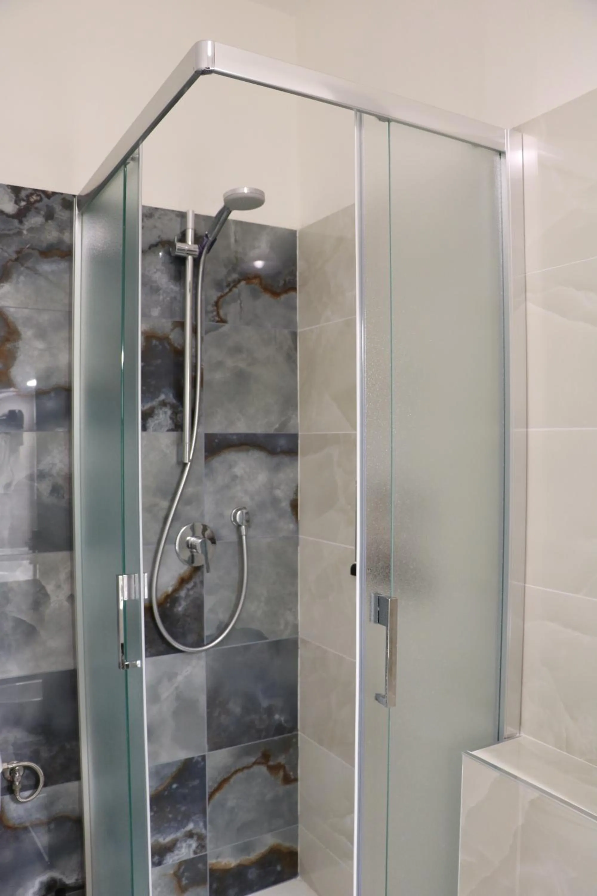 Bathroom in L'elefante