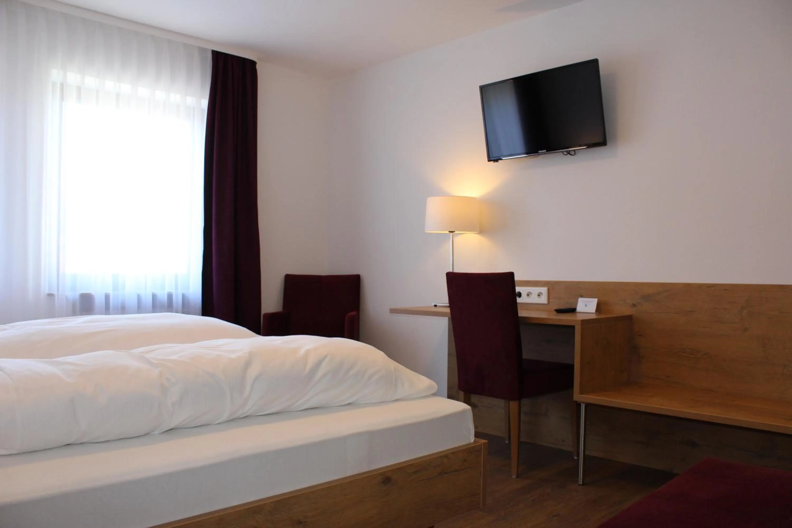 Photo of the whole room, Bed in Gasthof und Pension zum Löwen