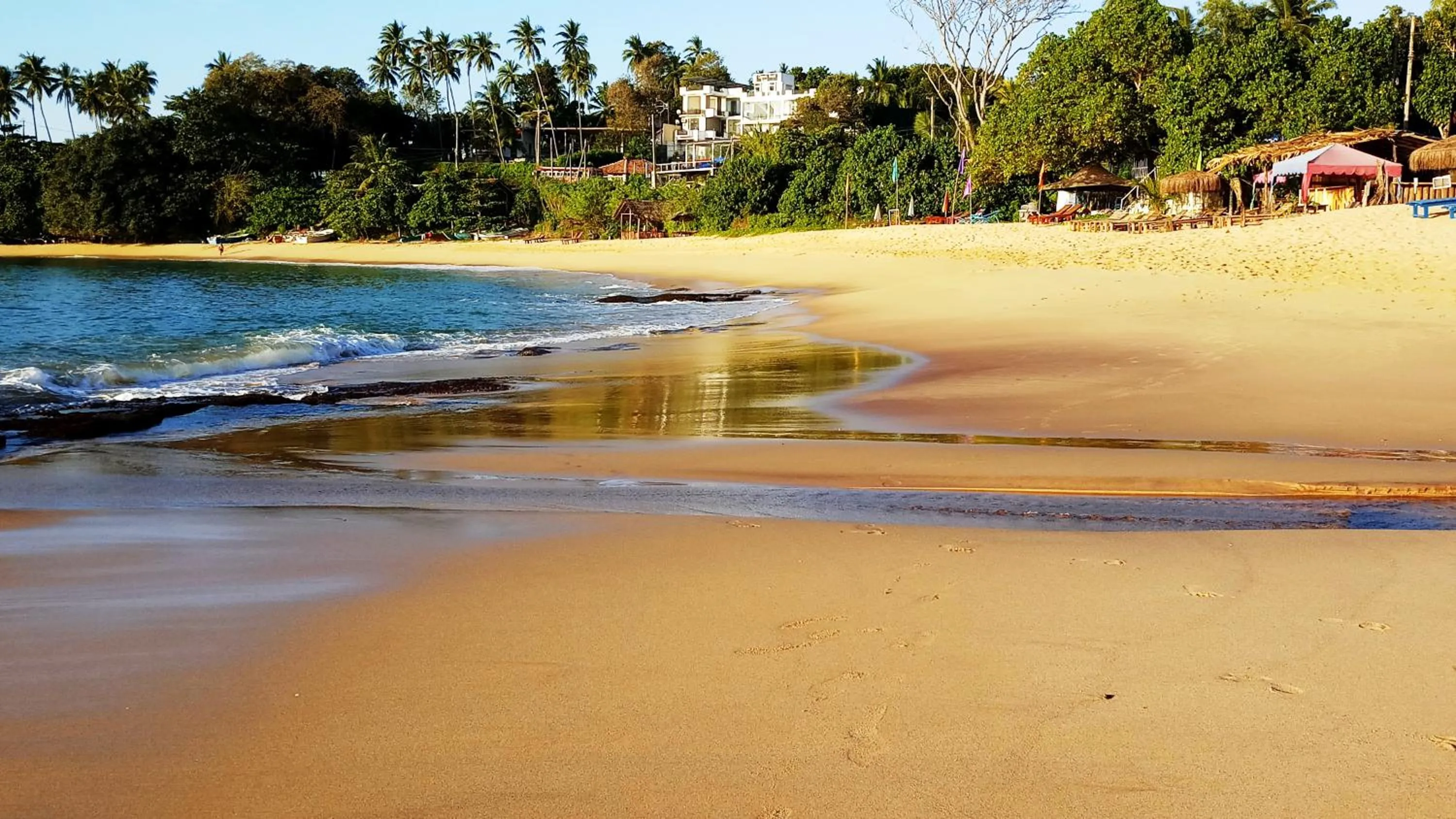 Beach in Eagle Homestay