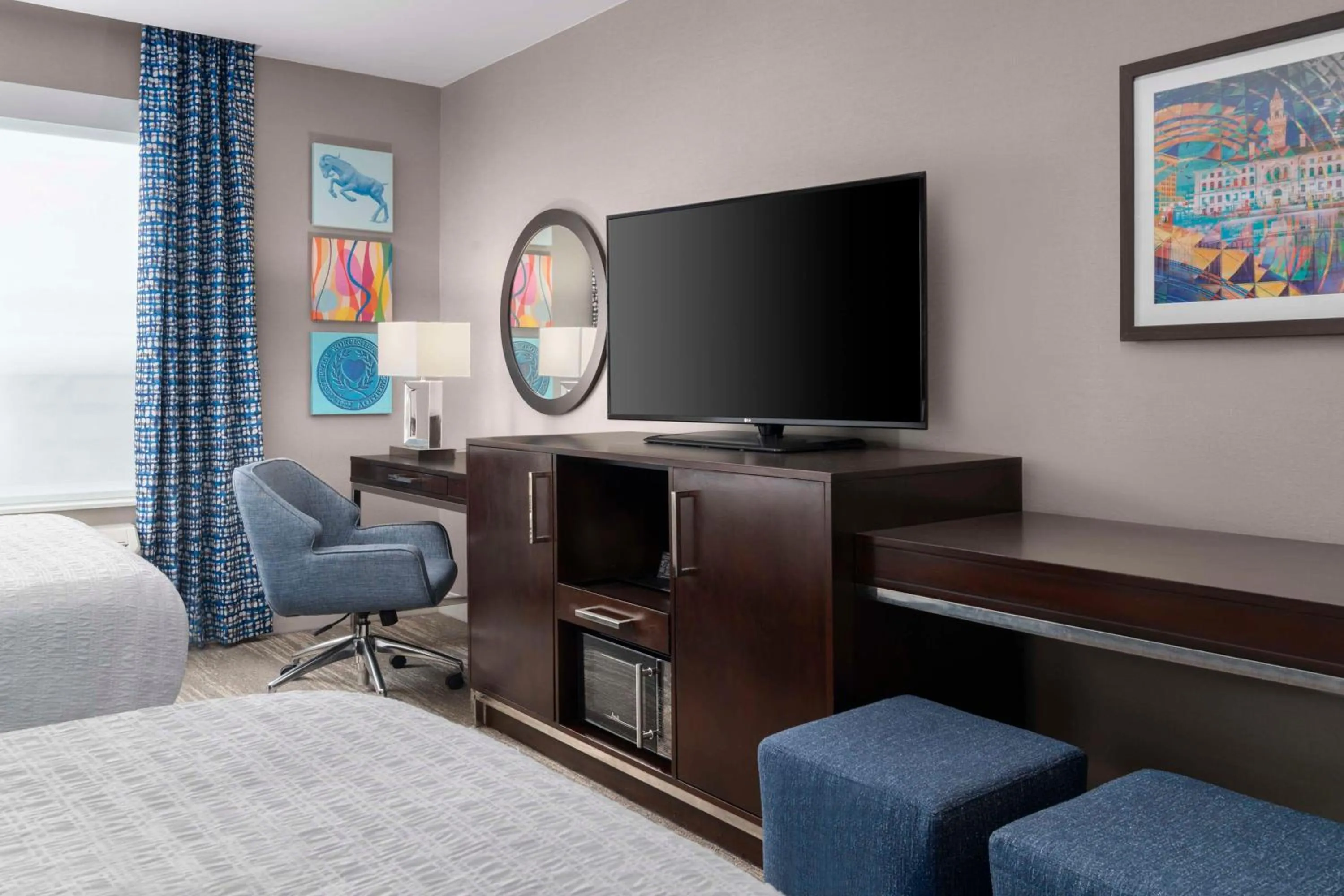 Bed in Hampton Inn & Suites-Worcester, MA