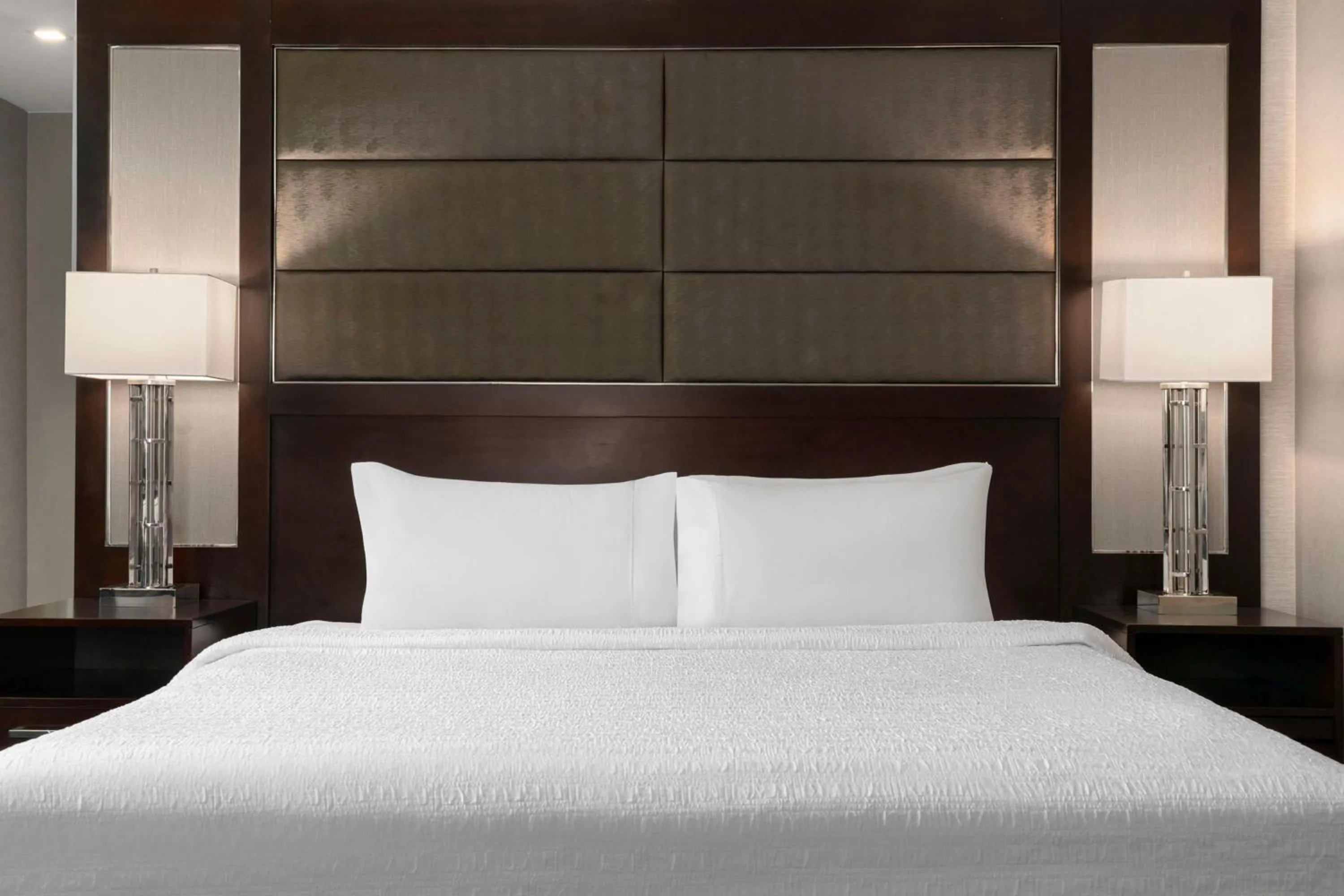 Bed in Hampton Inn & Suites-Worcester, MA