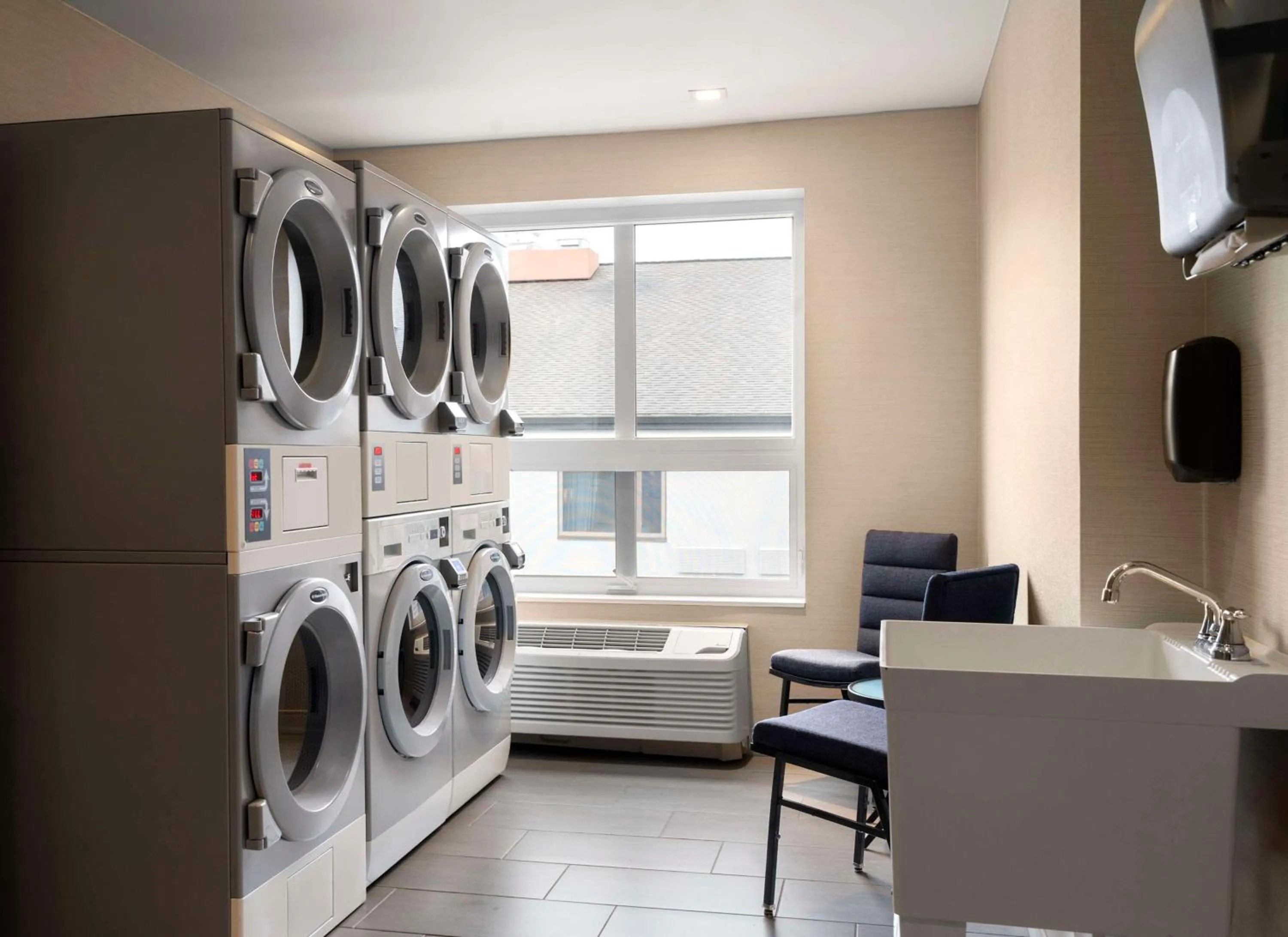 washing machine in Hampton Inn & Suites-Worcester, MA