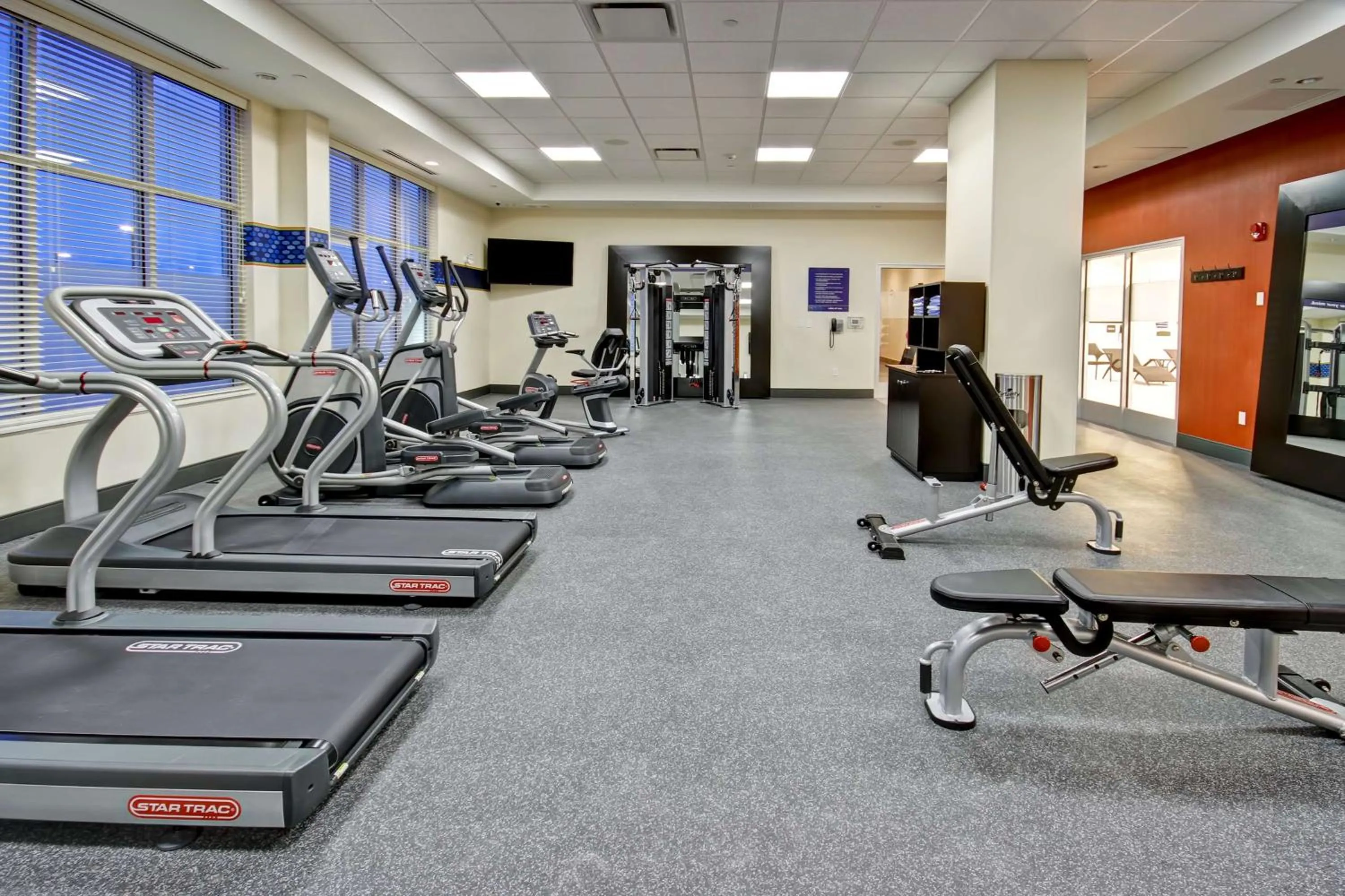 Fitness centre/facilities in Hampton Inn & Suites - Medicine Hat