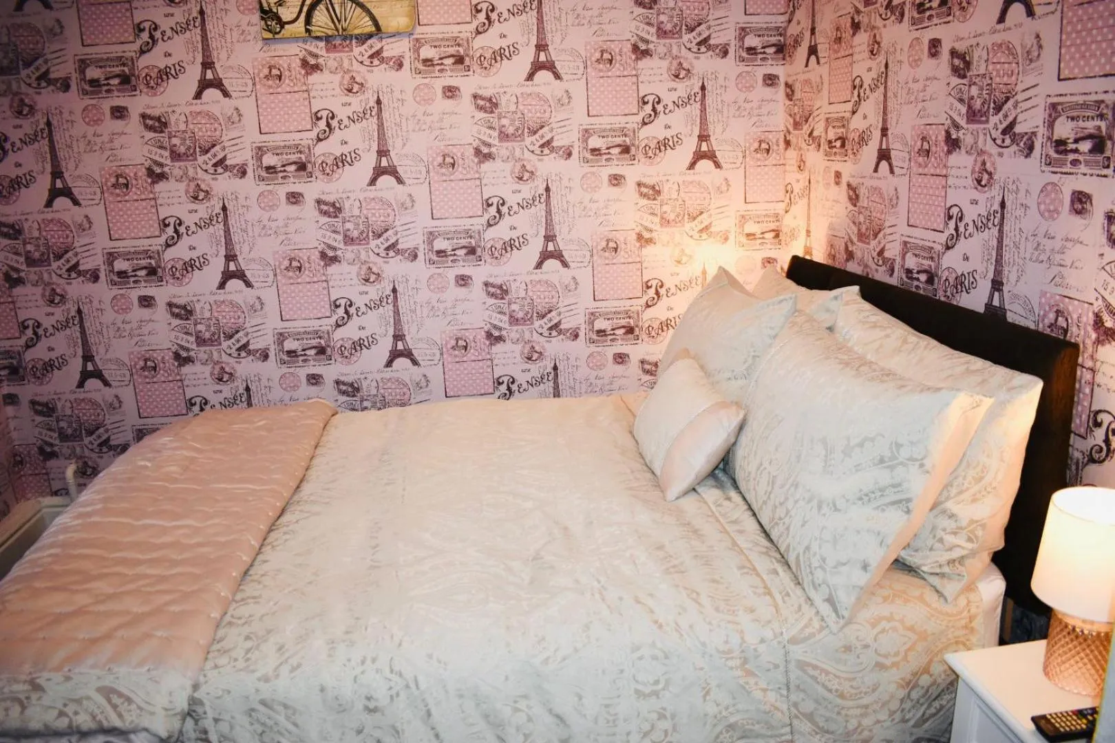 Bed in The Franklyn Hotel B&B