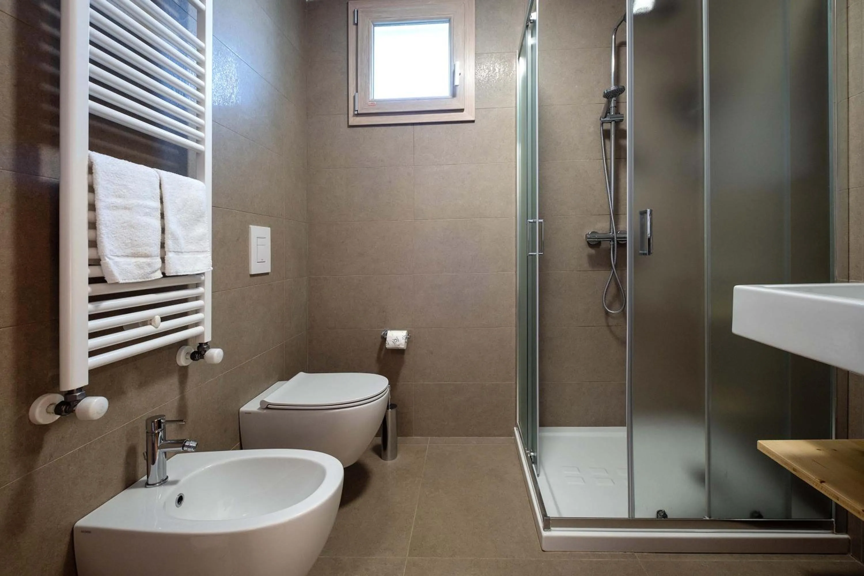 Shower in Tenuta Donna Caterina by BarbarHouse