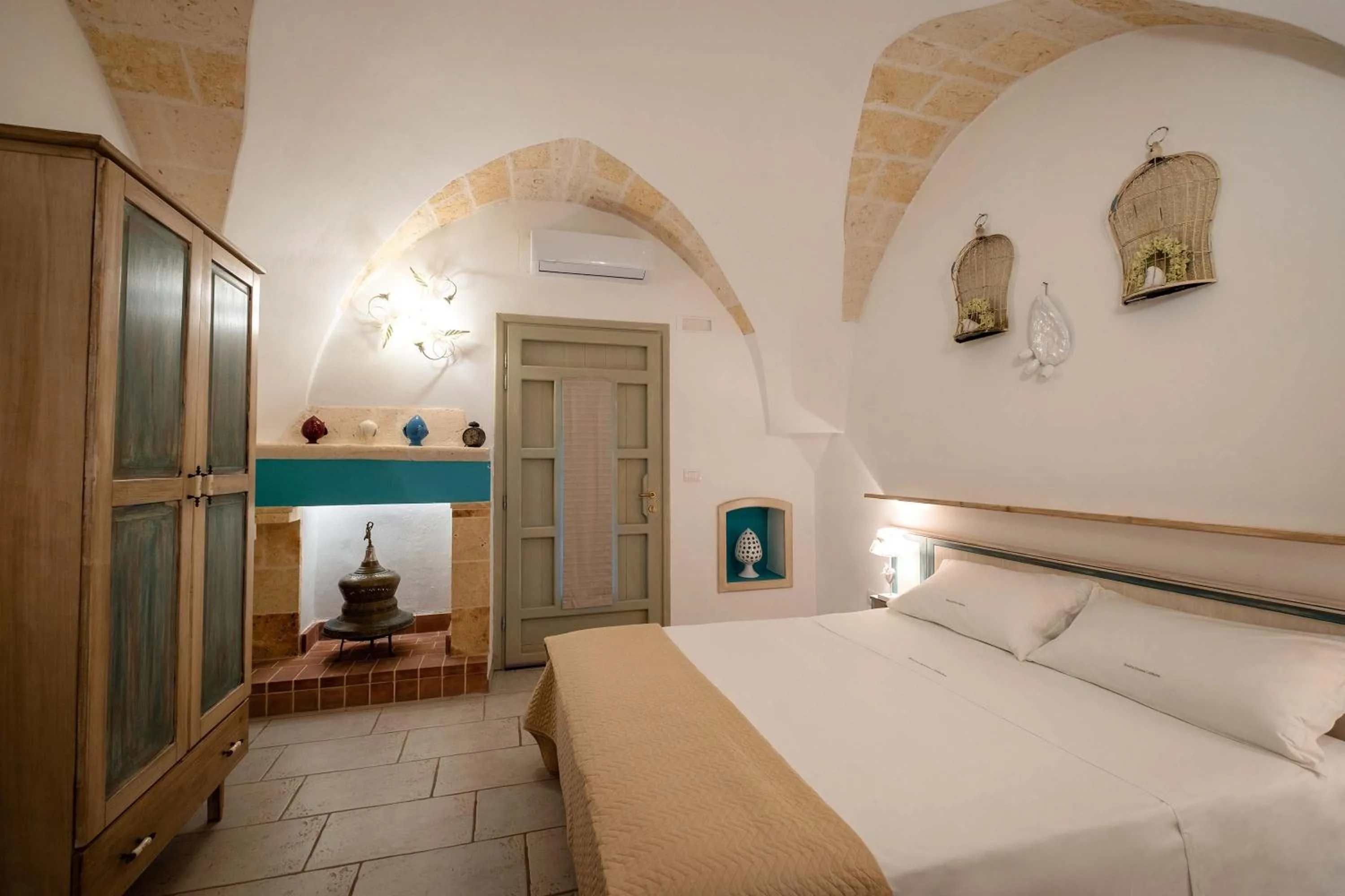 Bed in Tenuta Donna Caterina by BarbarHouse