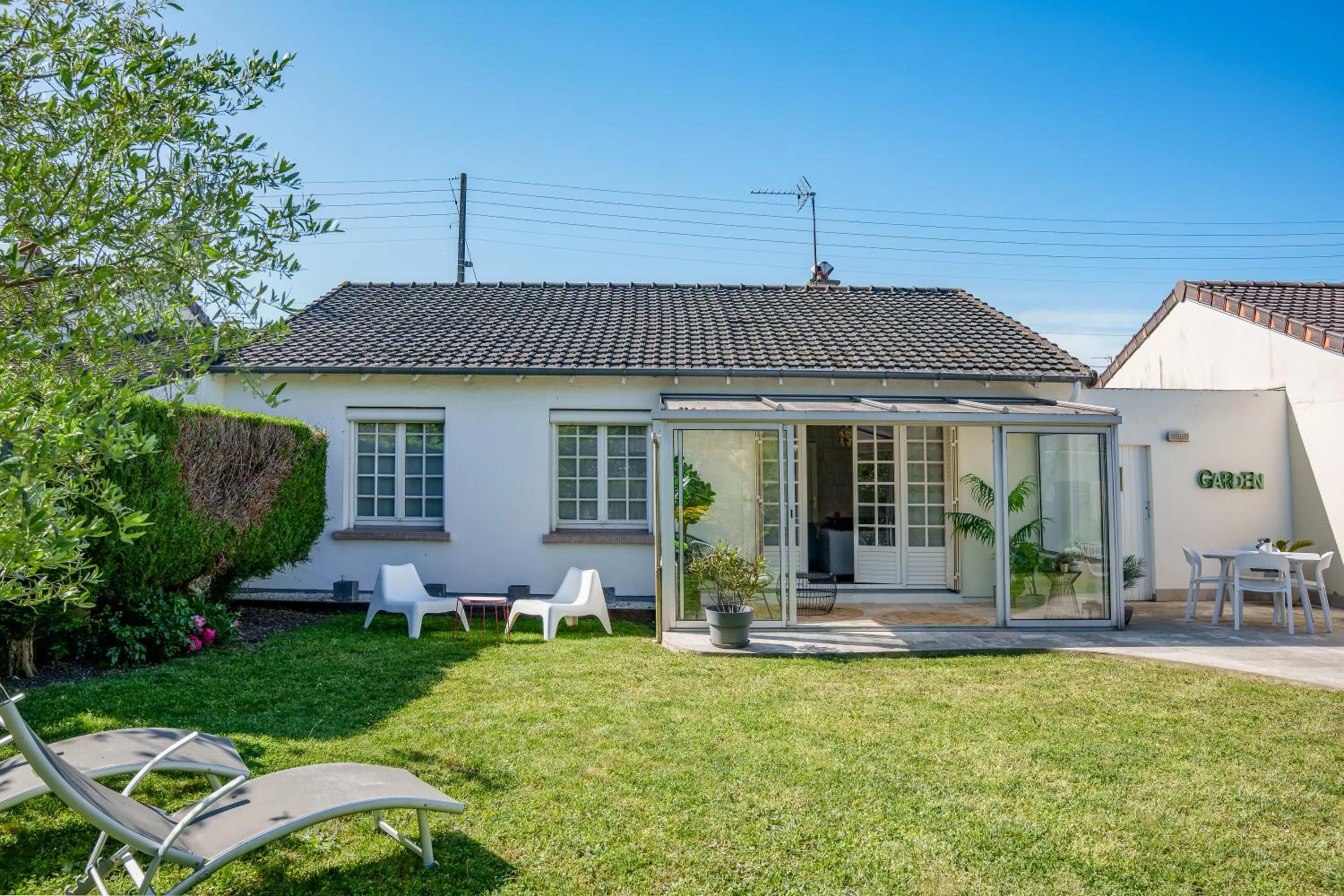 Property building in La Villa Pop