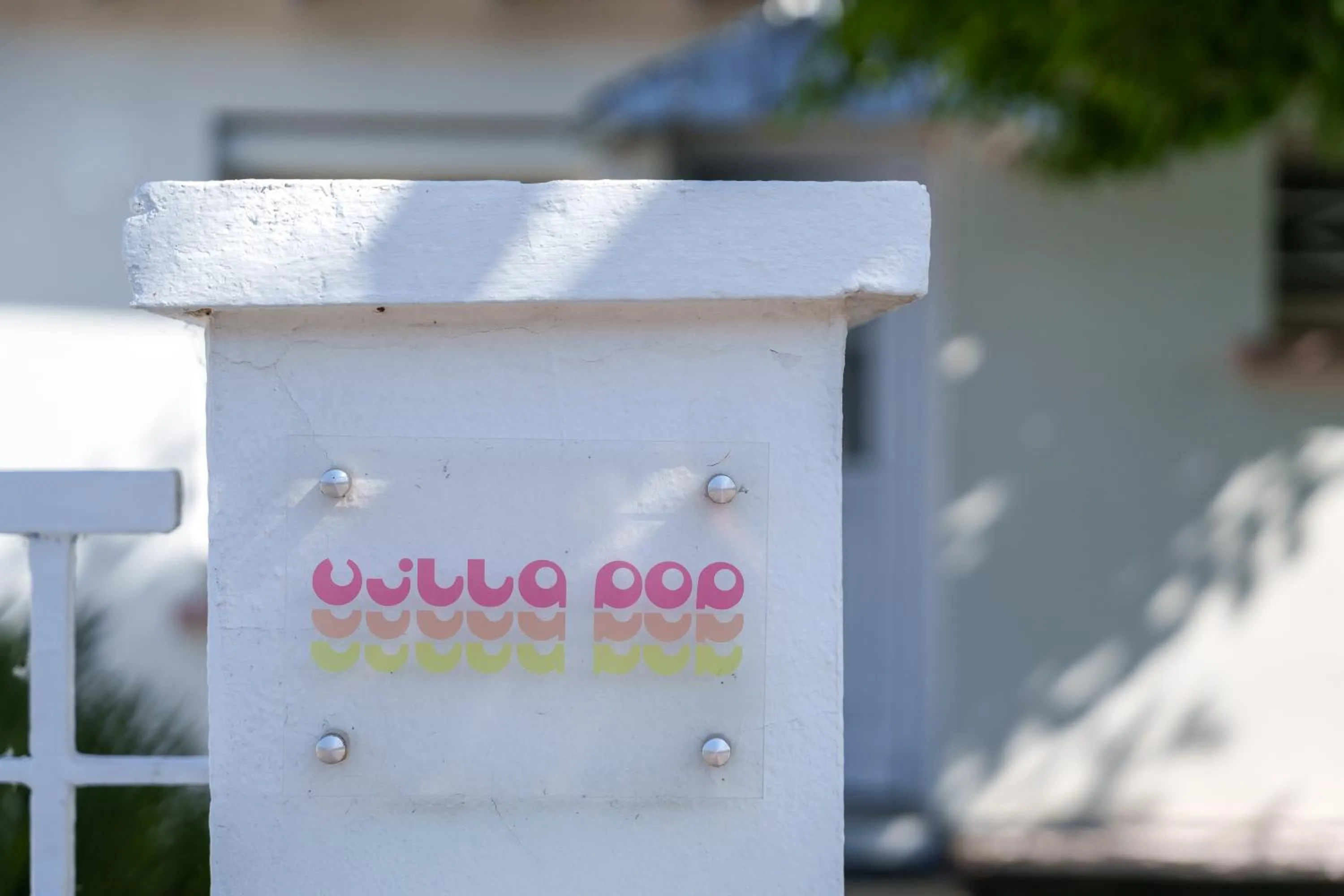 Logo/Certificate/Sign in La Villa Pop