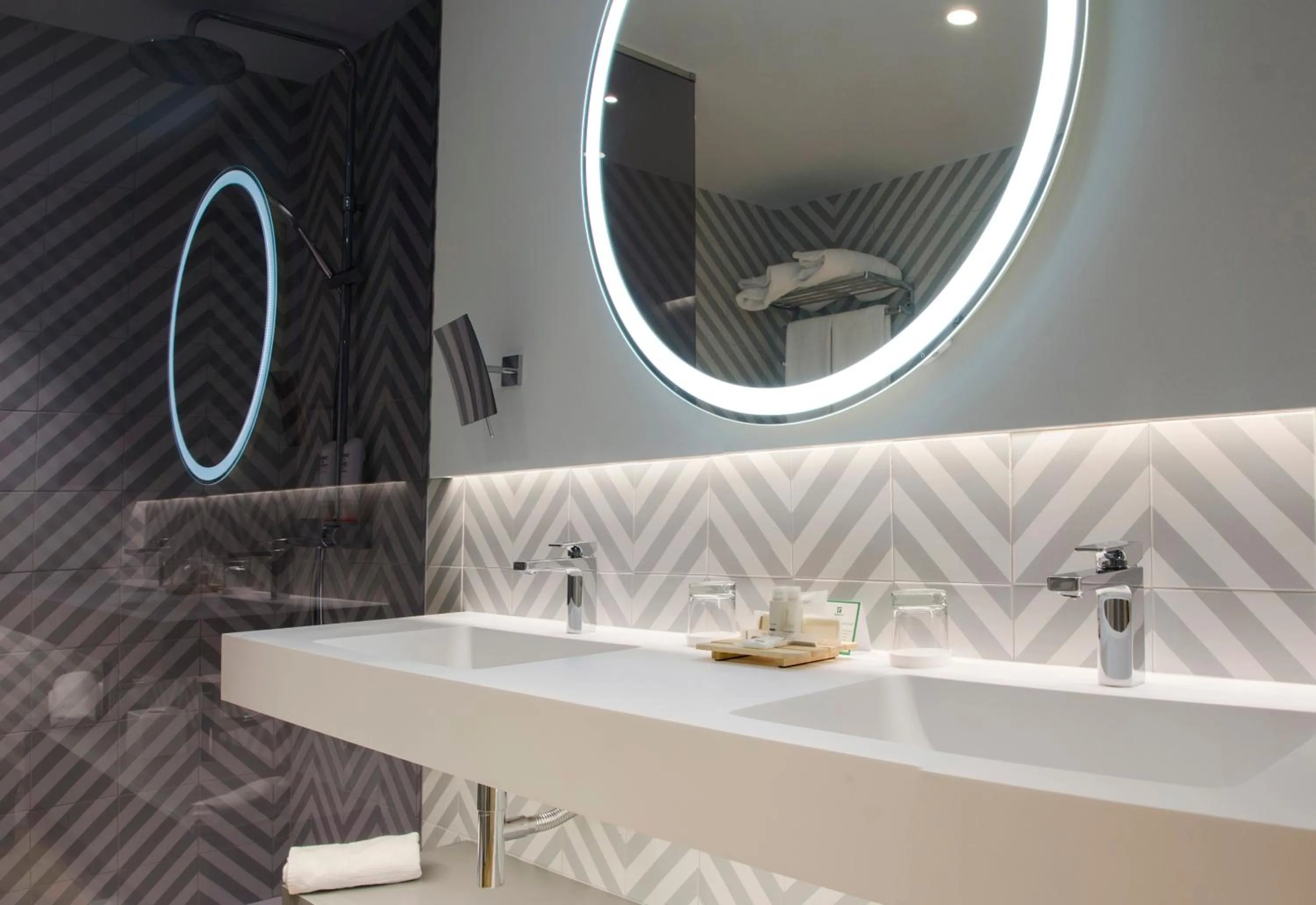 Bathroom in Suites Plaza Hotel & Wellness