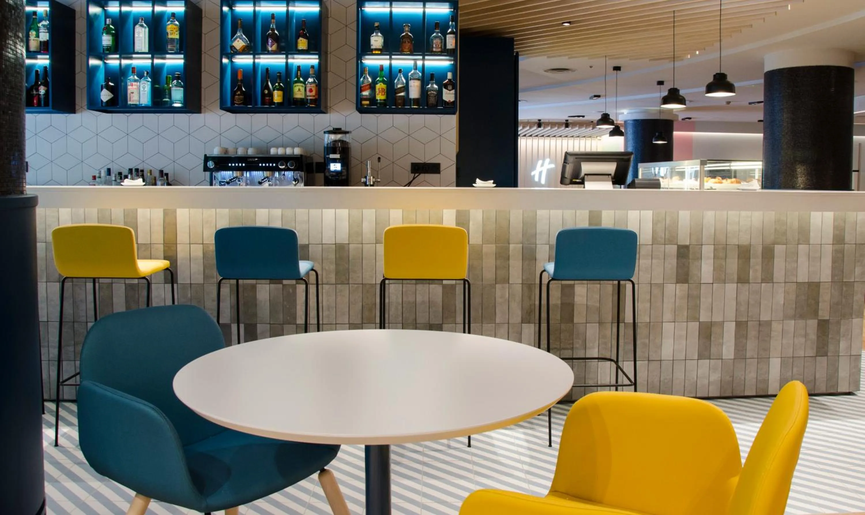 Restaurant/places to eat in Suites Plaza Hotel & Wellness