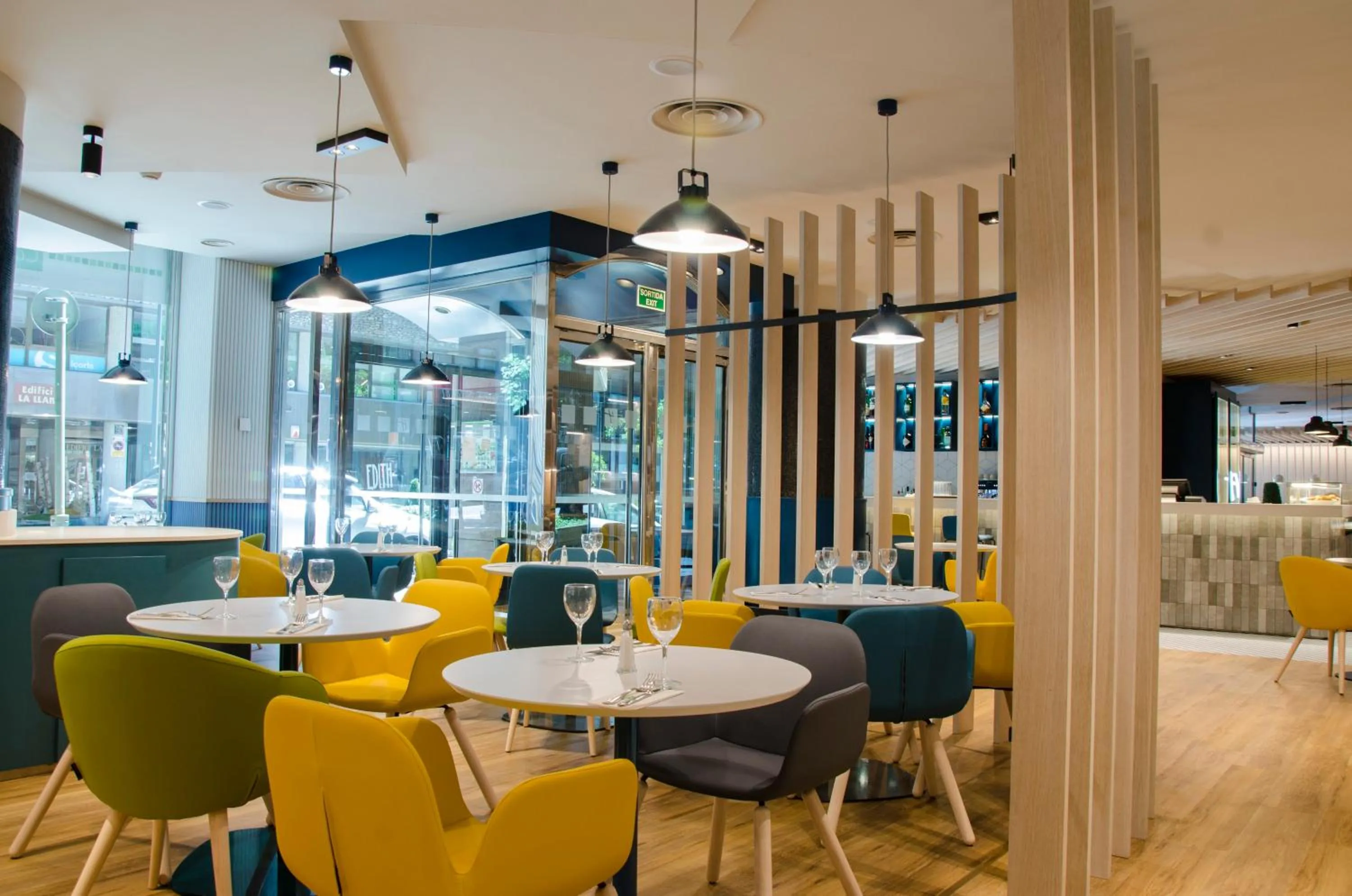 Restaurant/places to eat in Suites Plaza Hotel & Wellness