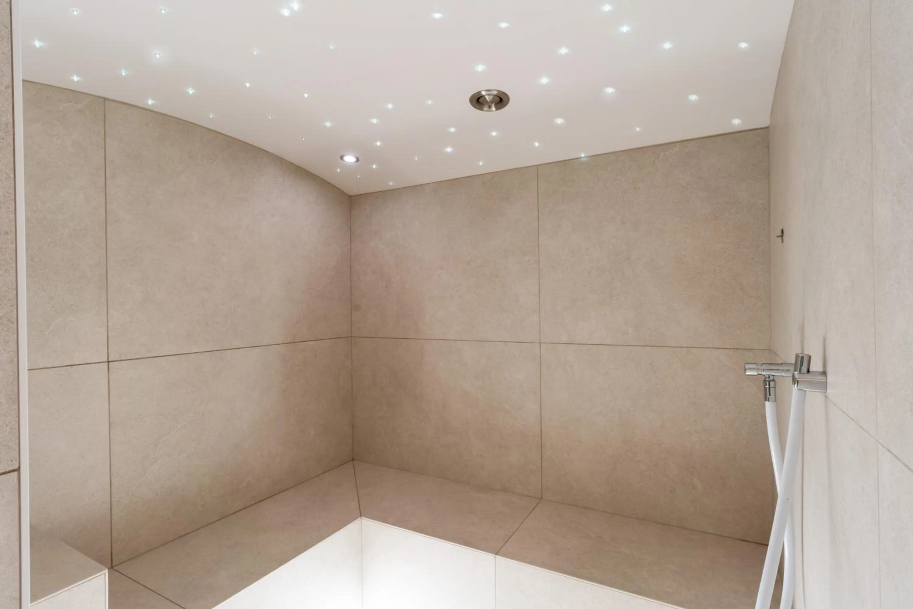 Spa and wellness centre/facilities in Suites Plaza Hotel & Wellness