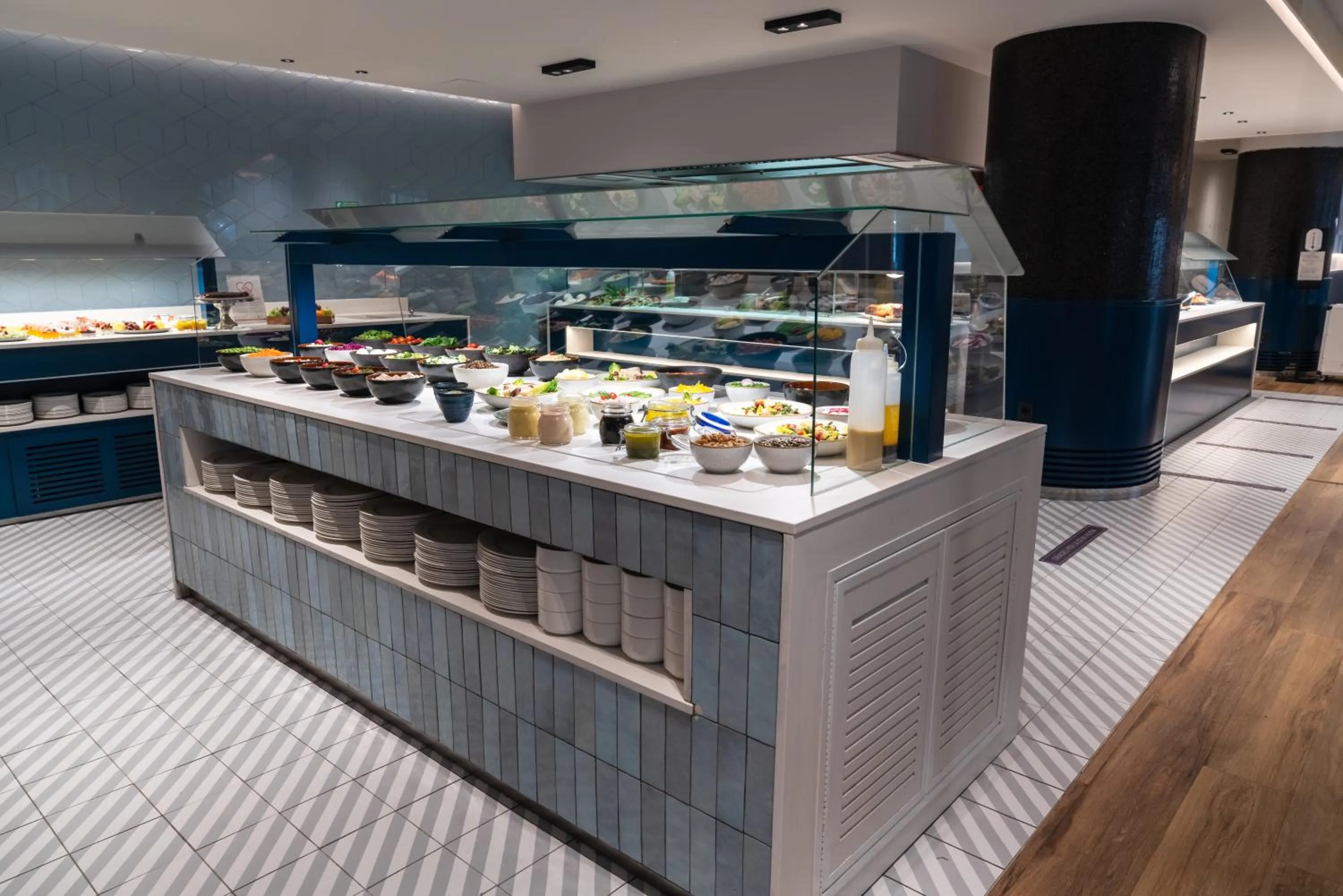 Restaurant/places to eat in Suites Plaza Hotel & Wellness