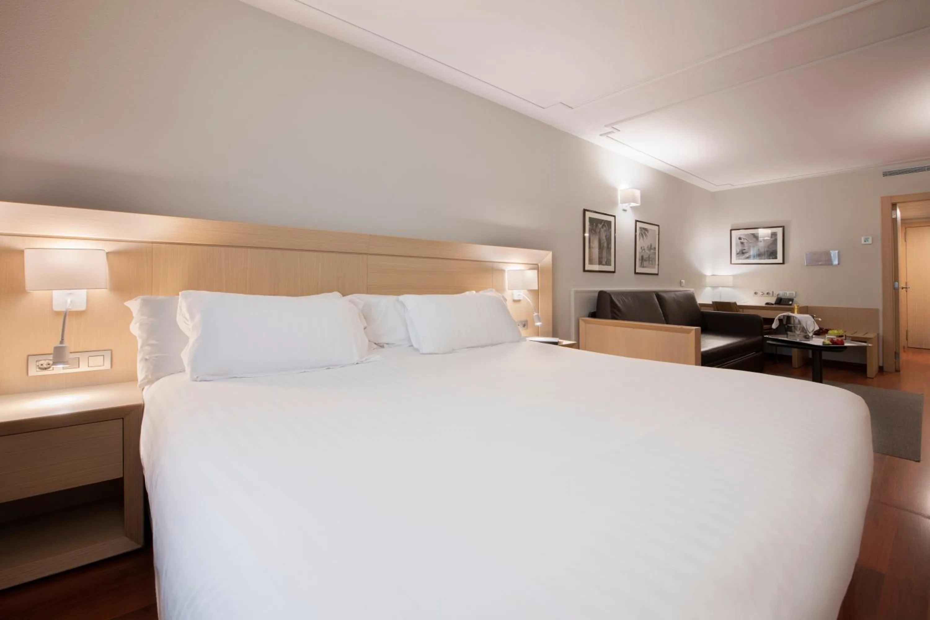 Bed in Suites Plaza Hotel & Wellness