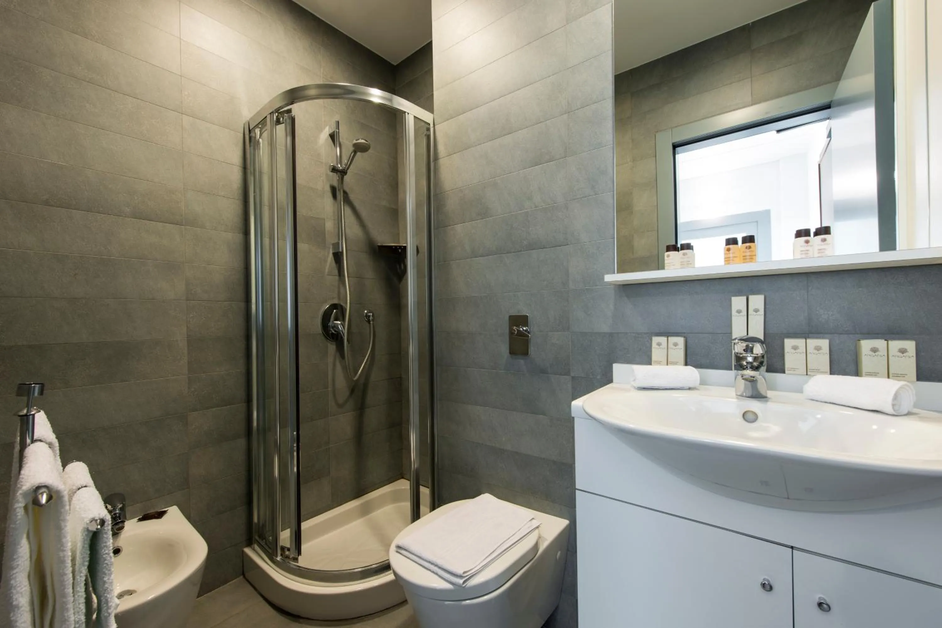 Shower in BnButler - Duomo Apartment - Galleria Unione