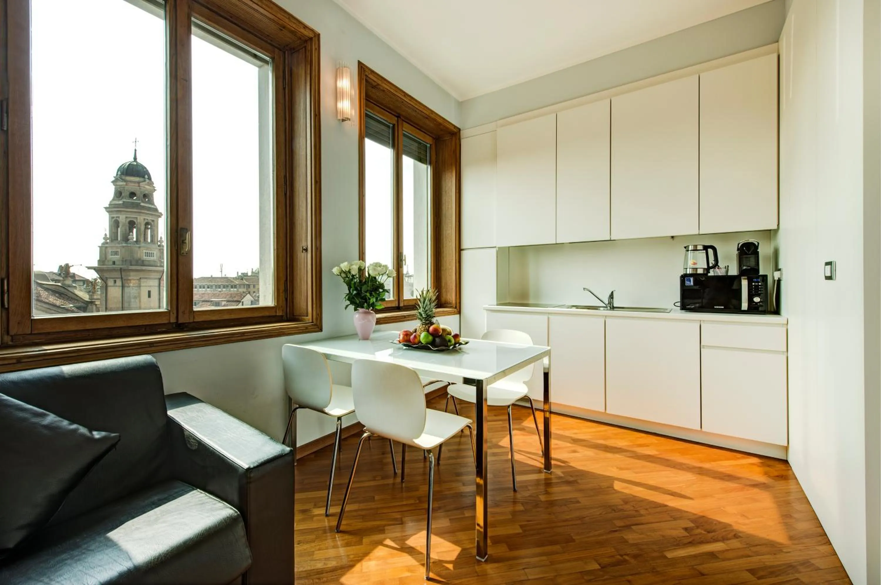 Coffee/tea facilities in BnButler - Duomo Apartment - Galleria Unione