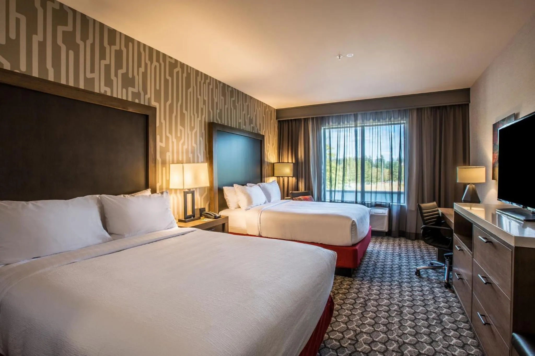 Photo of the whole room, Bed in Holiday Inn Portland West - Hillsboro by IHG