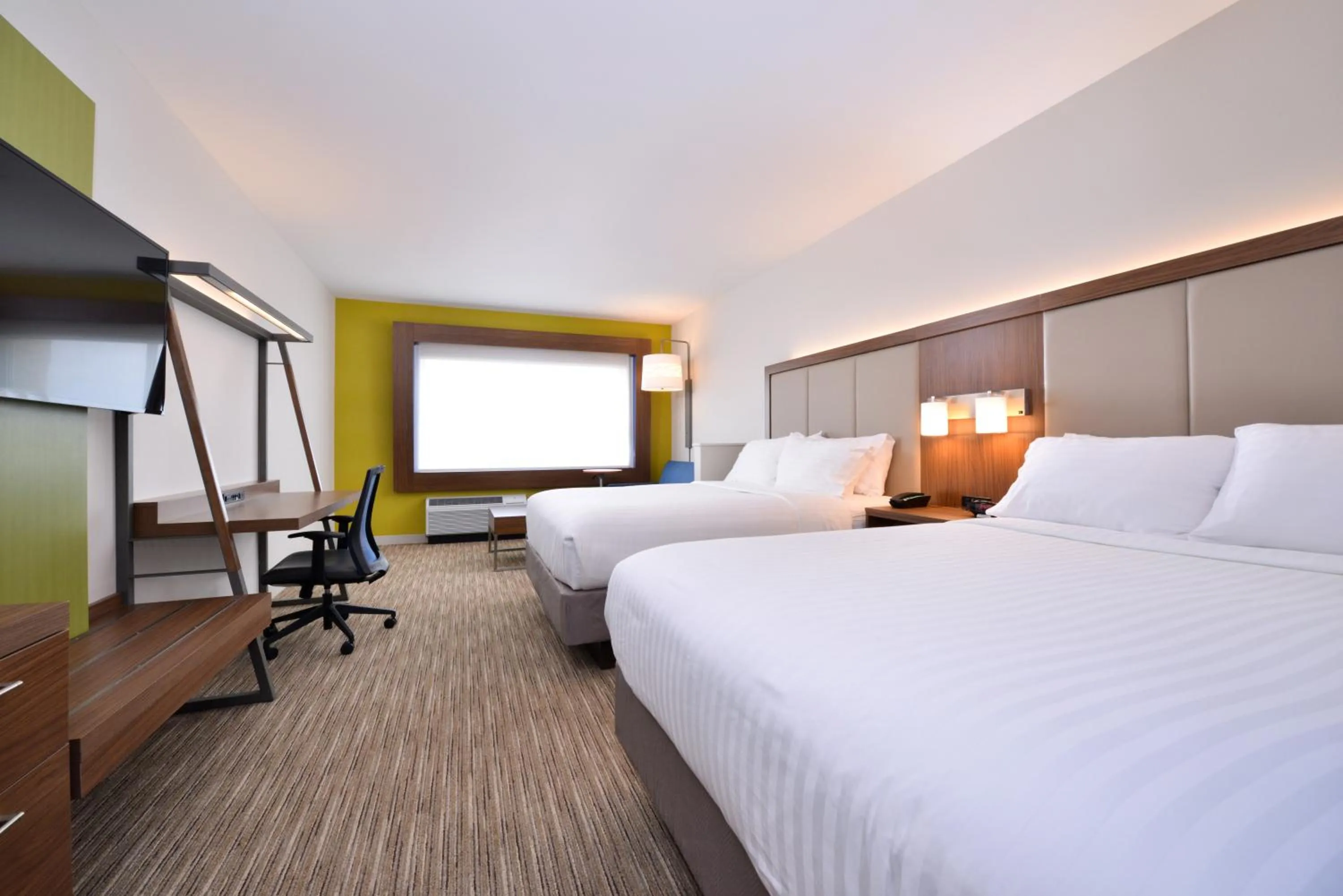 Photo of the whole room, Bed in Holiday Inn Express & Suites Madison by IHG