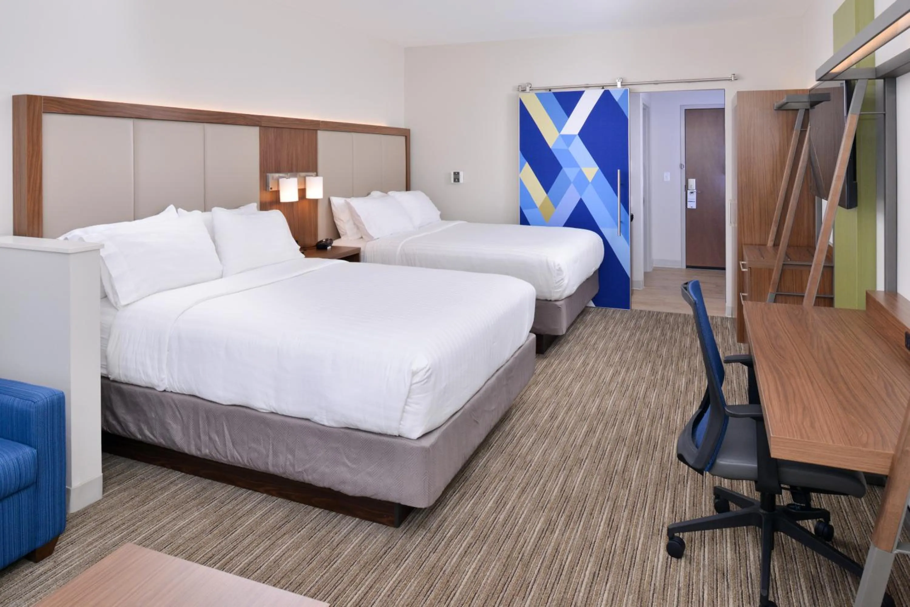 Photo of the whole room, Bed in Holiday Inn Express & Suites Madison by IHG