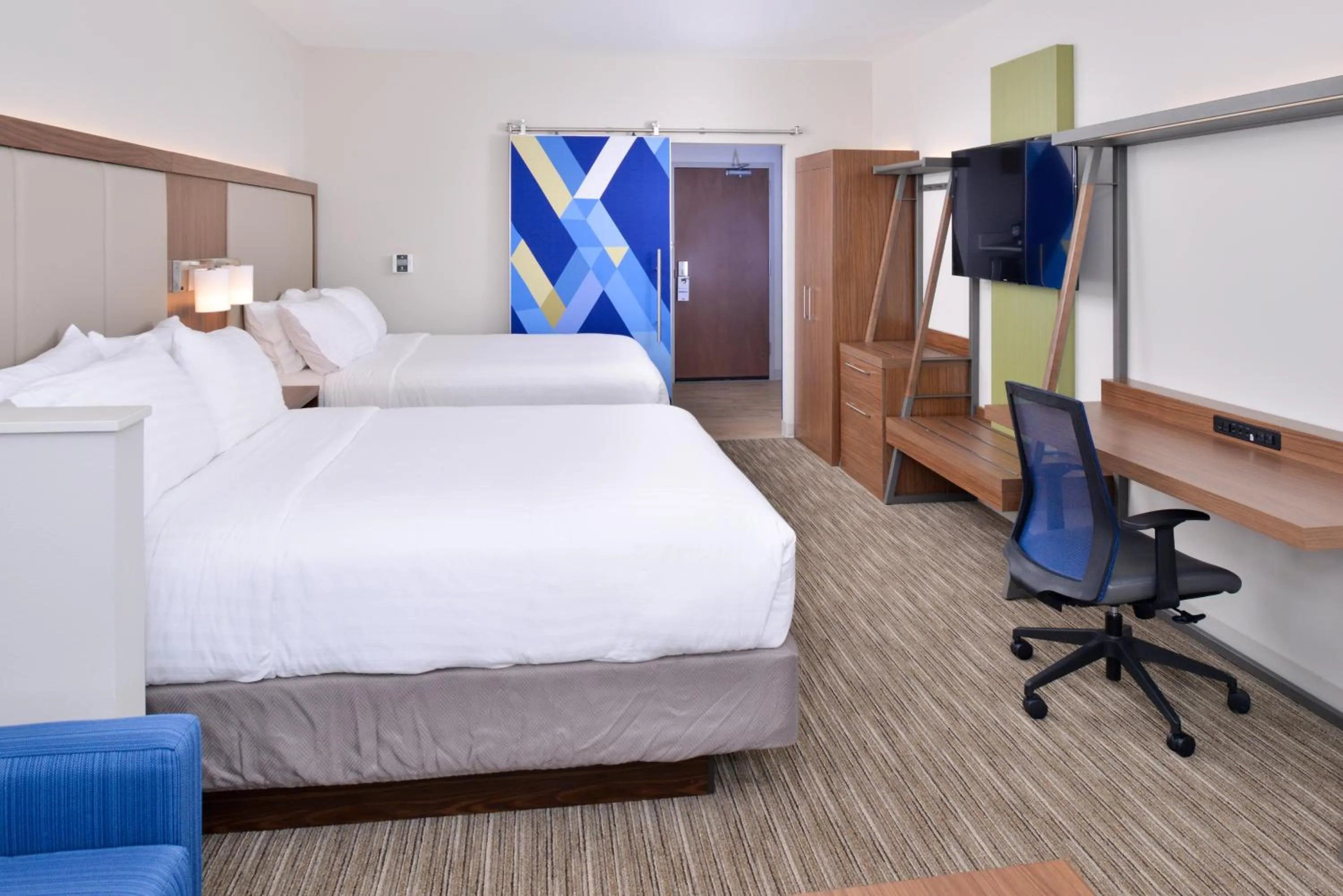 Photo of the whole room, Bed in Holiday Inn Express & Suites Madison by IHG