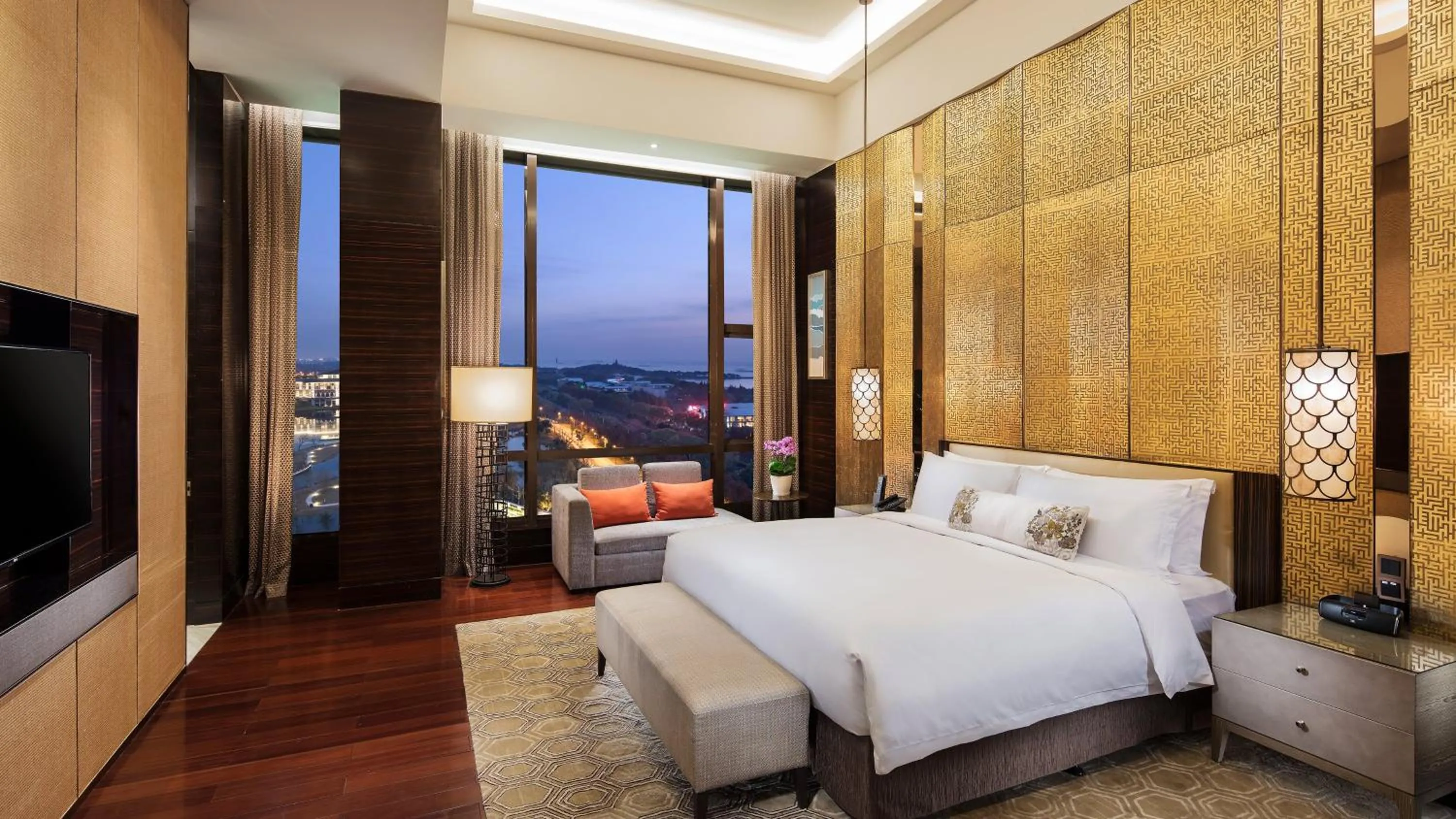 Photo of the whole room, Bed in InterContinental Nantong by IHG-Best view of yangtze