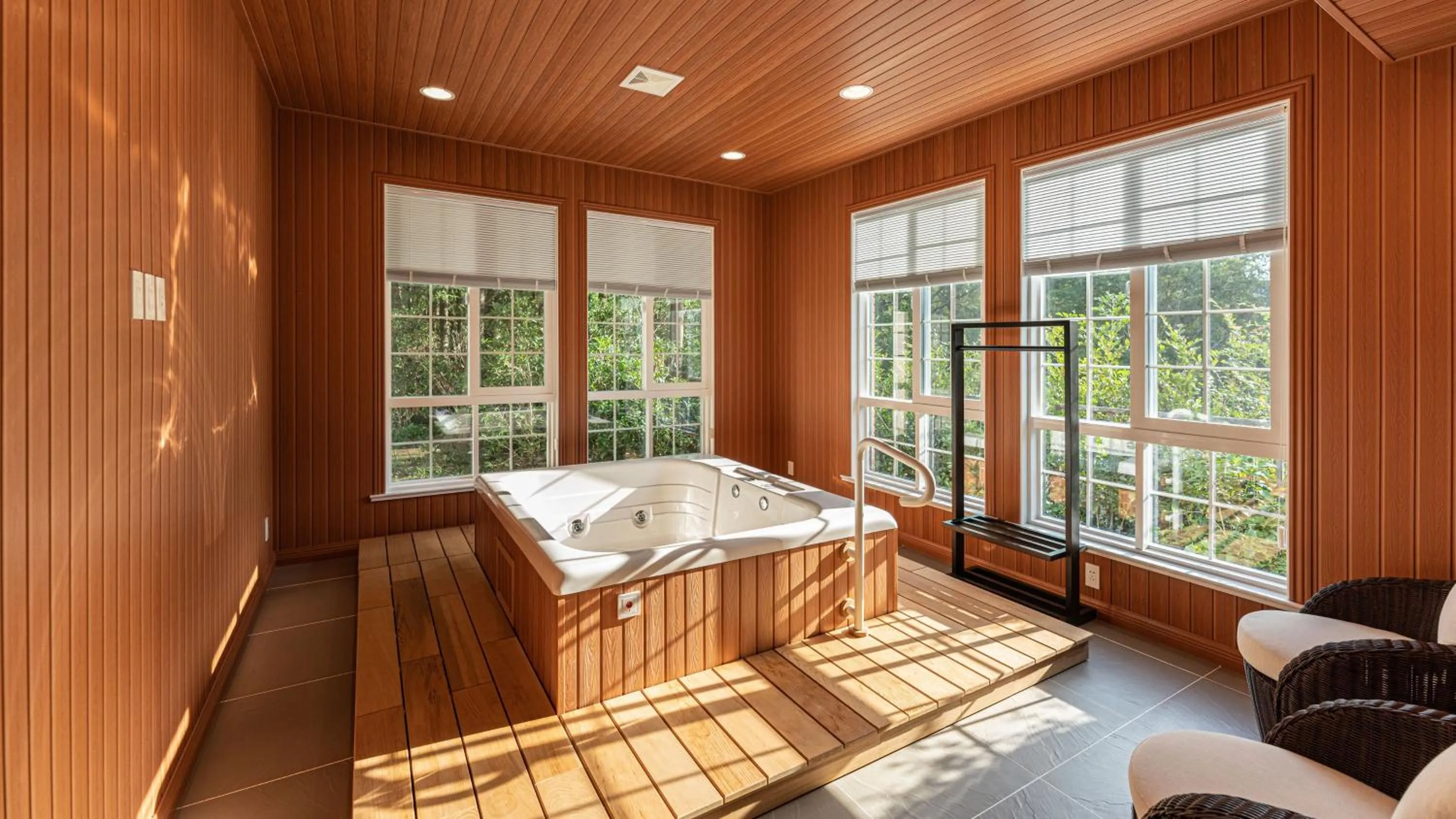 Photo of the whole room, Bed in InterContinental Nantong by IHG-Best view of yangtze