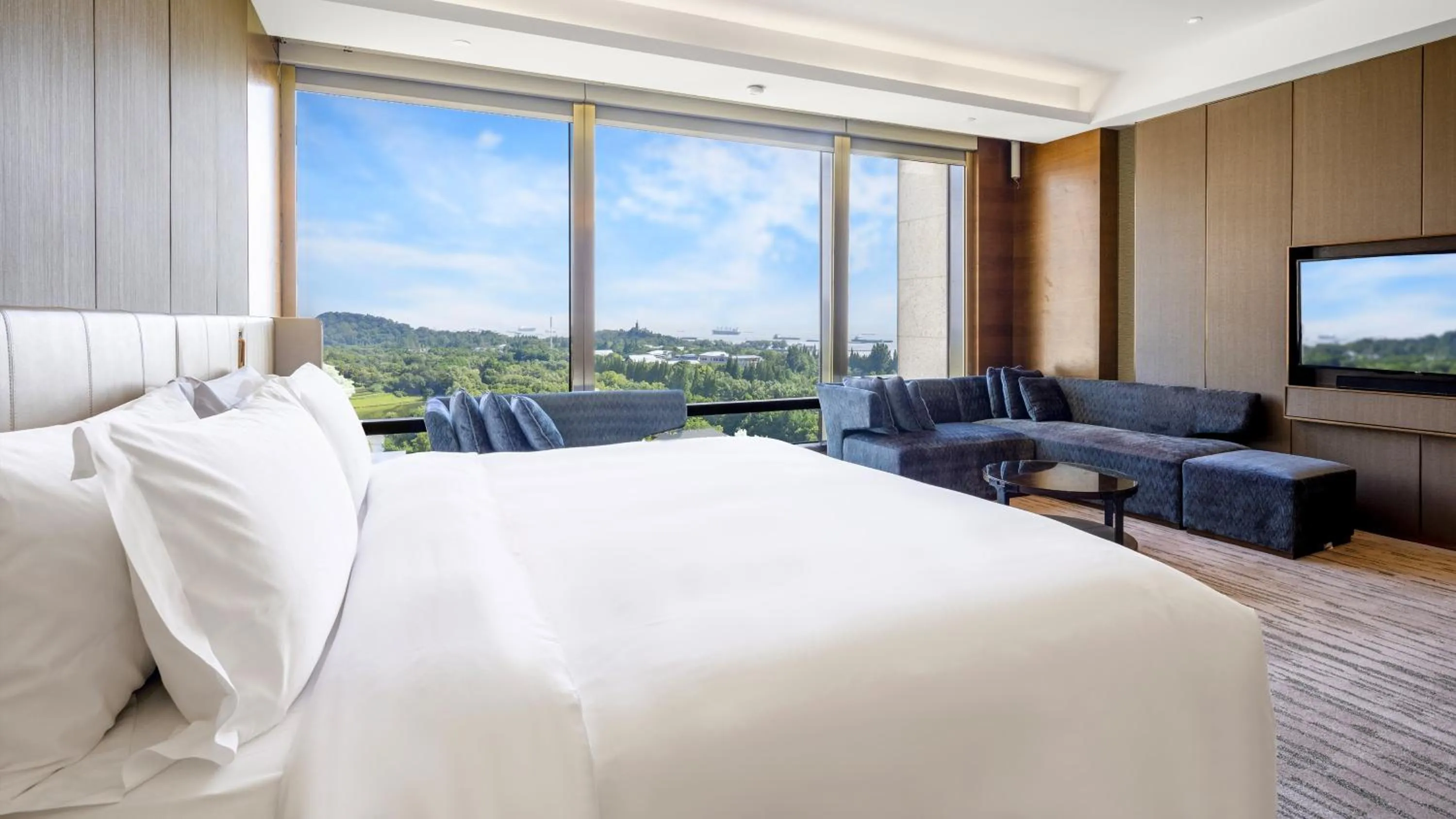 Photo of the whole room, Bed in InterContinental Nantong by IHG-Best view of yangtze