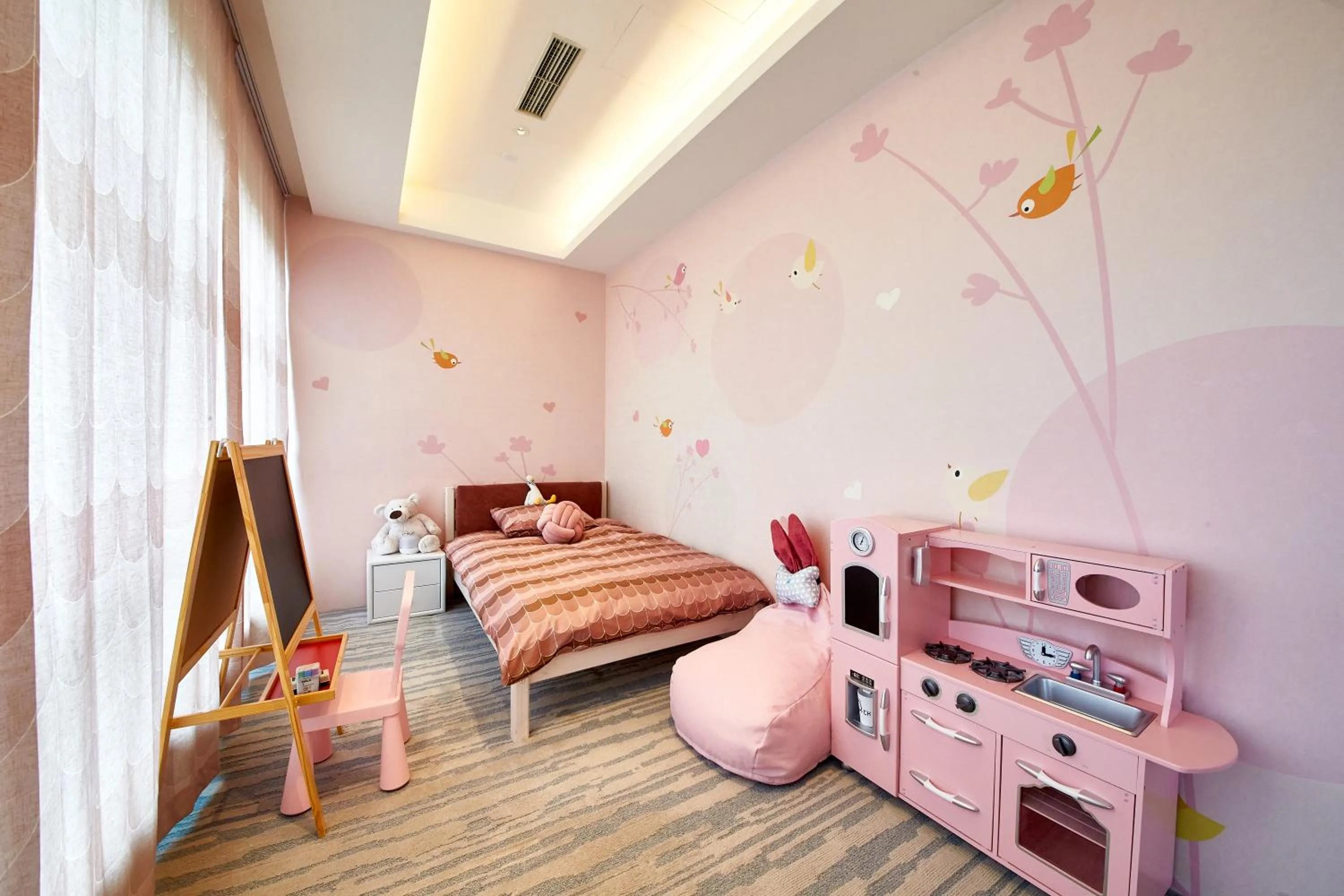 children in InterContinental Nantong by IHG-Best view of yangtze