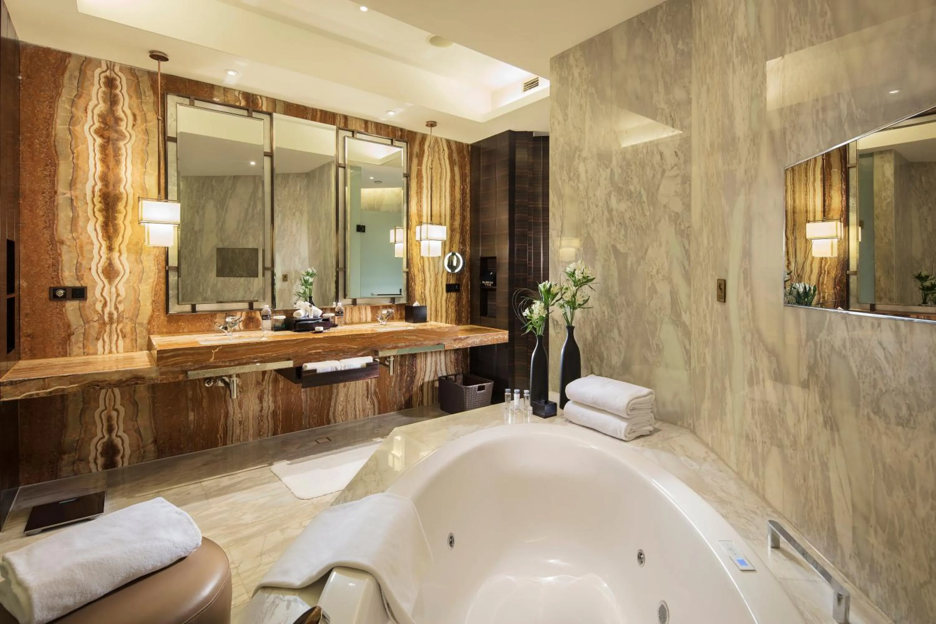 Photo of the whole room in InterContinental Nantong by IHG-Best view of yangtze