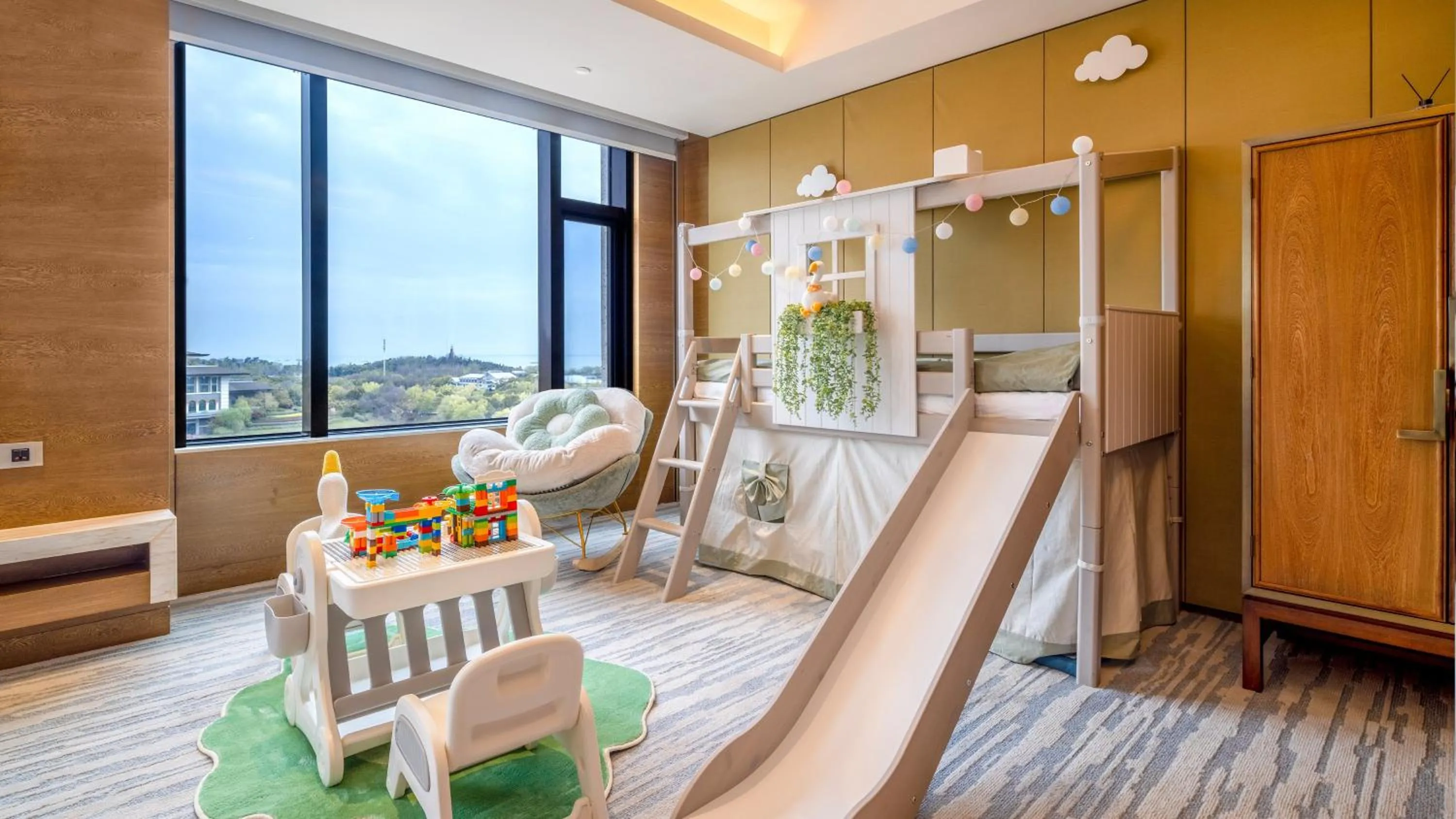 Photo of the whole room in InterContinental Nantong by IHG-Best view of yangtze