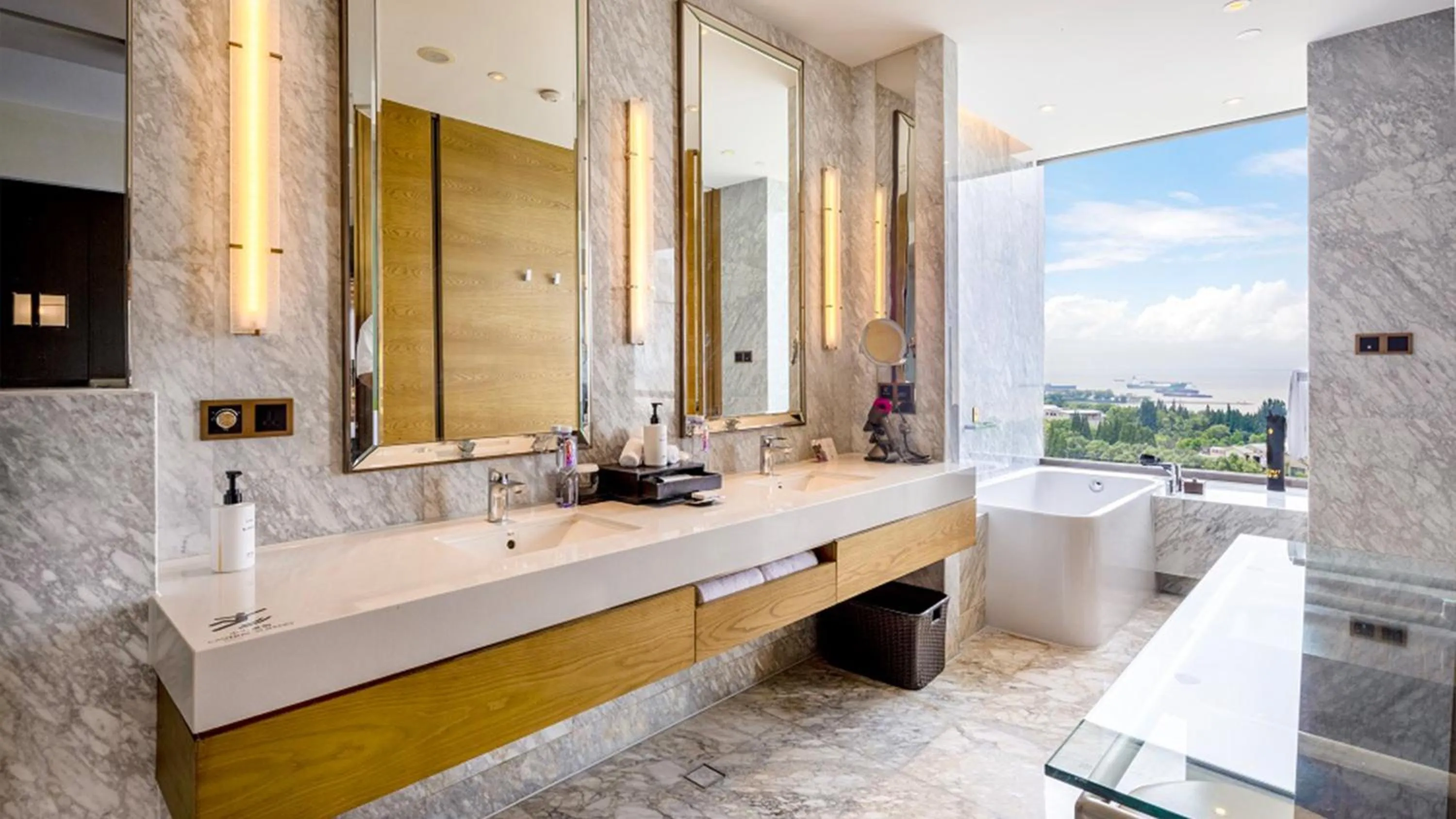 Photo of the whole room in InterContinental Nantong by IHG-Best view of yangtze