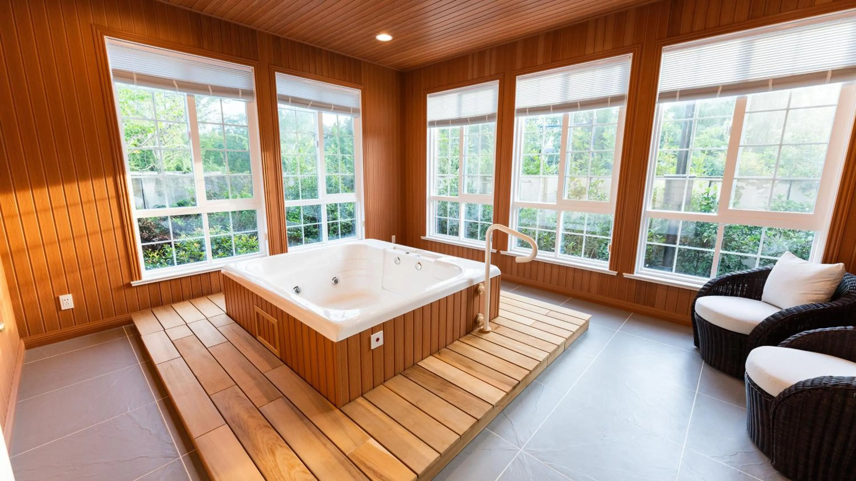 Photo of the whole room, Bed in InterContinental Nantong by IHG-Best view of yangtze