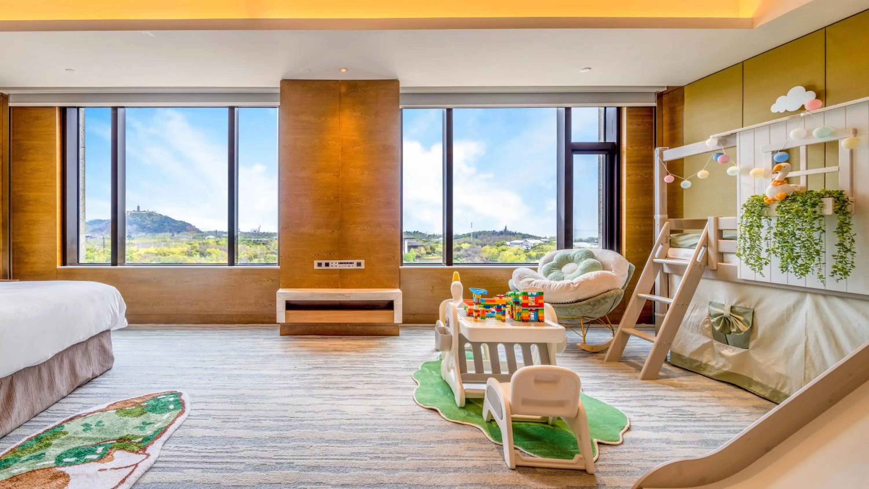 Photo of the whole room, Bed in InterContinental Nantong by IHG-Best view of yangtze