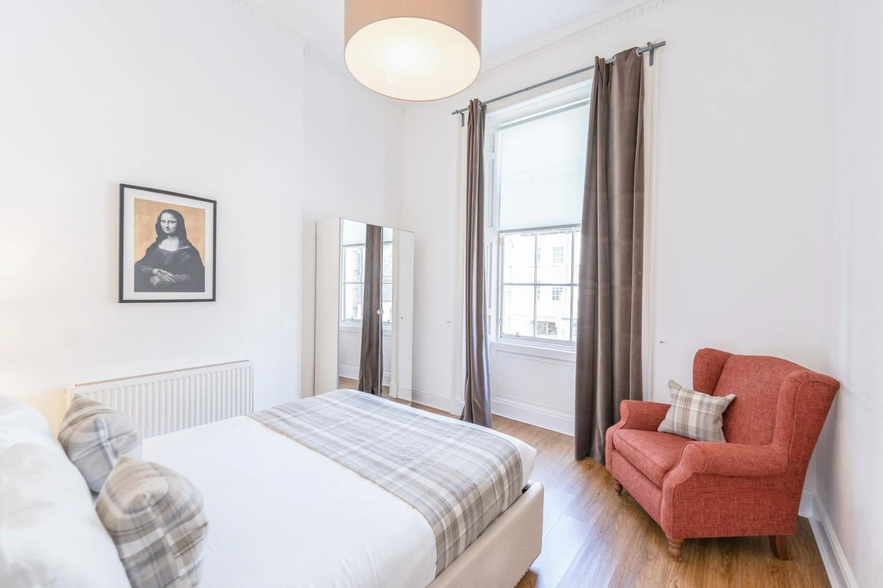 Bed in Edinburgh Castle Apartments