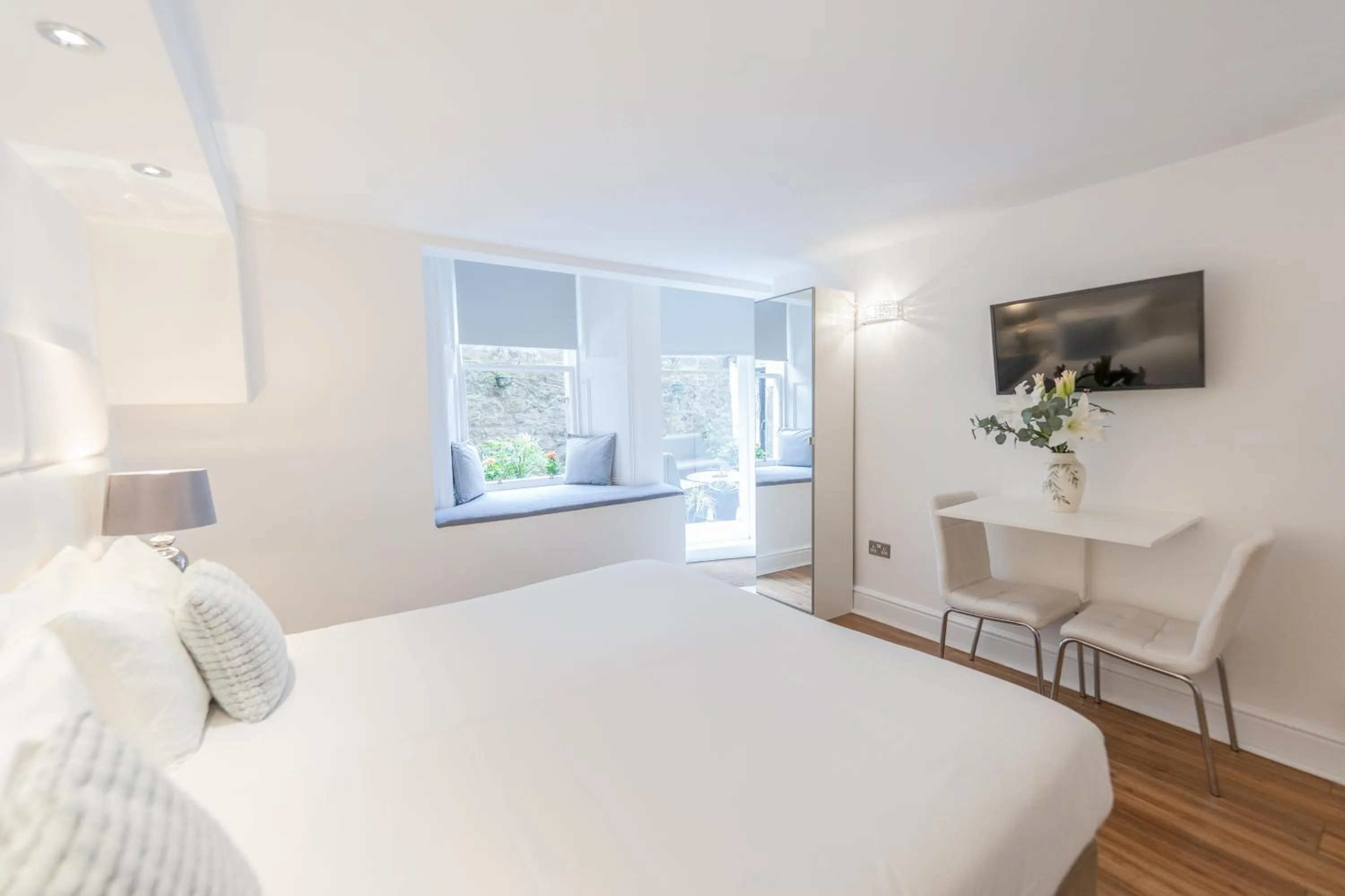 Bed in Edinburgh Castle Apartments