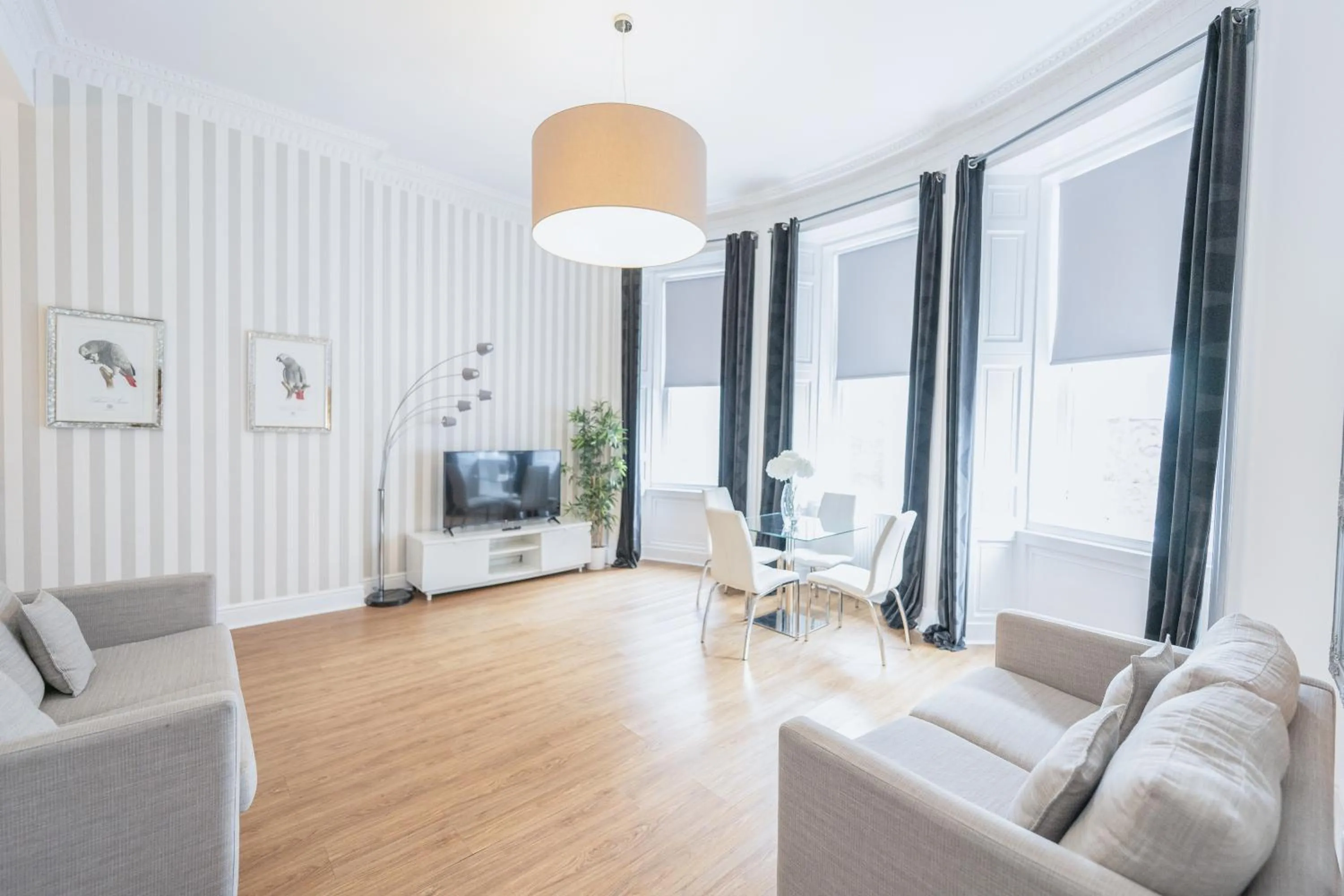 TV and multimedia in Edinburgh Castle Apartments