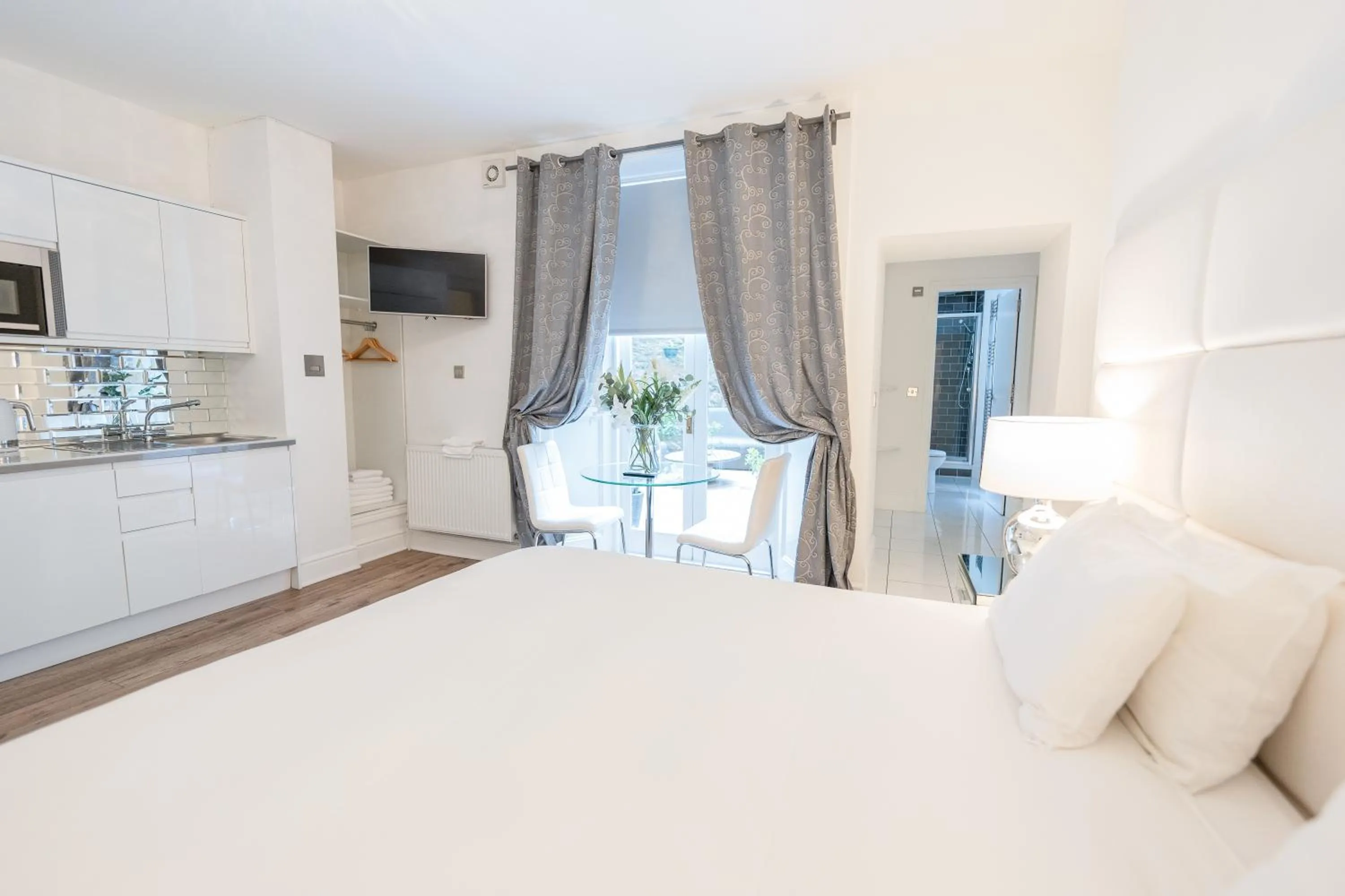 Bed in Edinburgh Castle Apartments