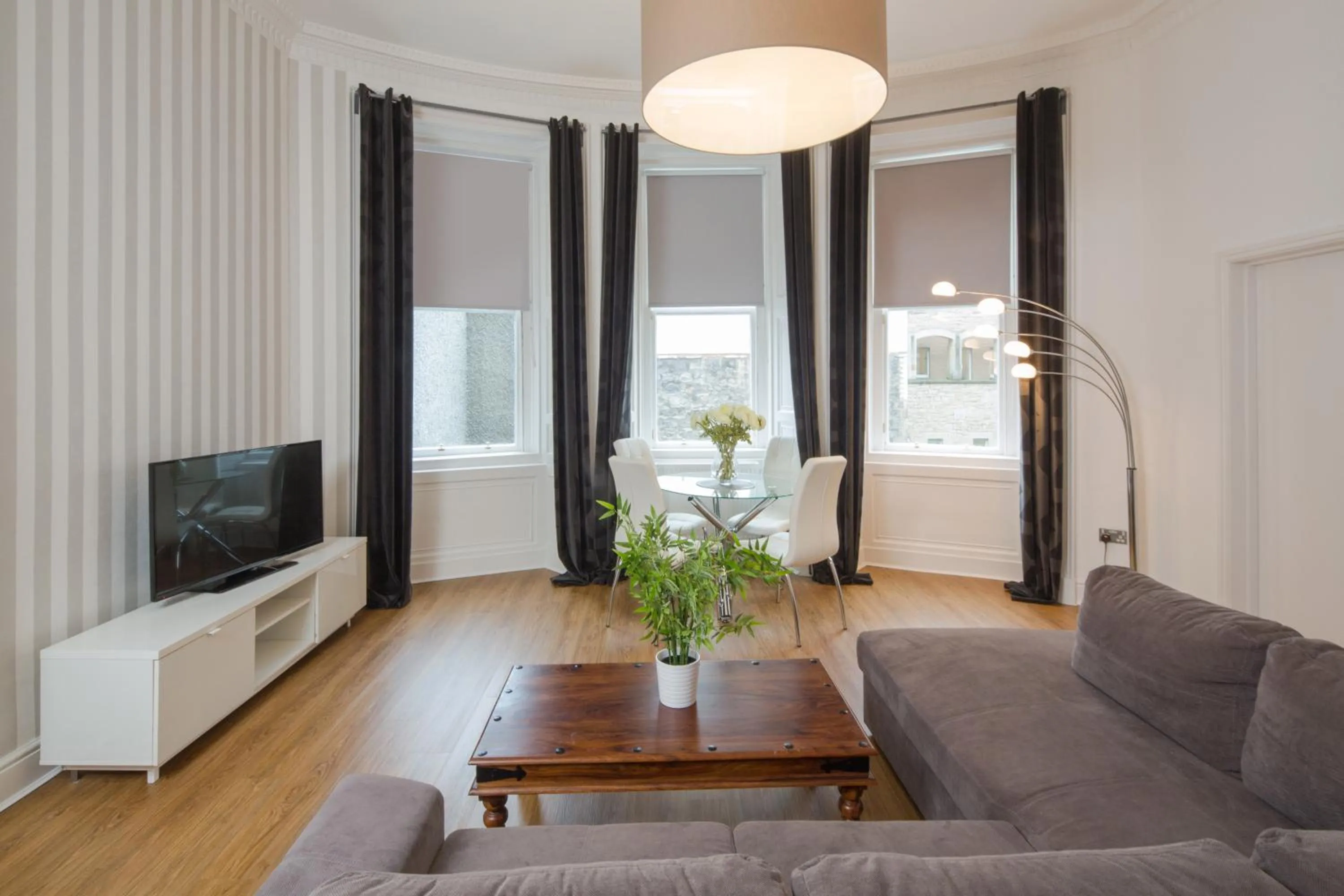 TV and multimedia in Edinburgh Castle Apartments